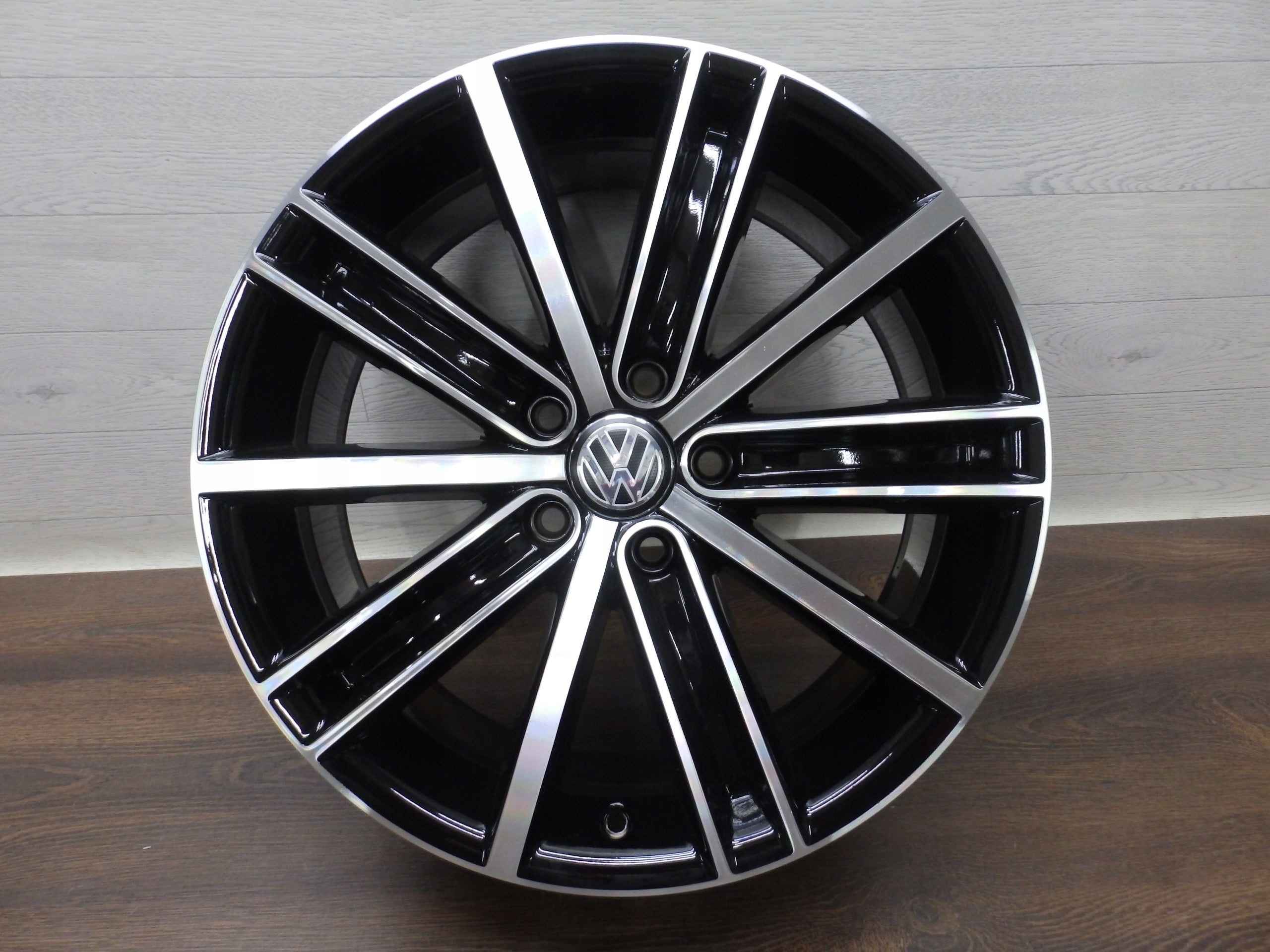 Alu Felge Volkswagen Tiguan T4 Aluminum rim 18 Zoll 7.0J 5x112 43ET 5N0601025