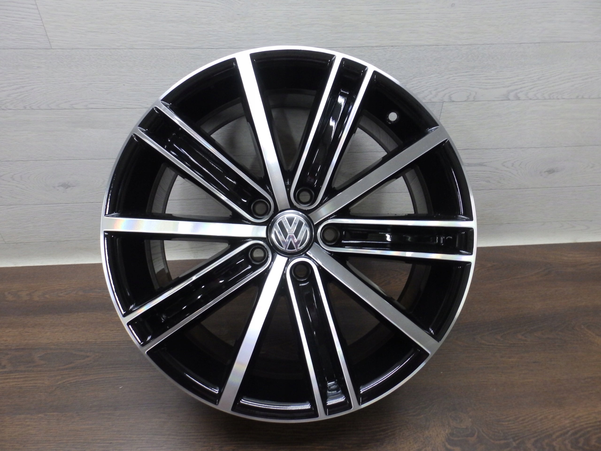 Alu Felge Volkswagen Tiguan T4 Aluminum rim 18 Zoll 7.0J 5x112 43ET 5N0601025