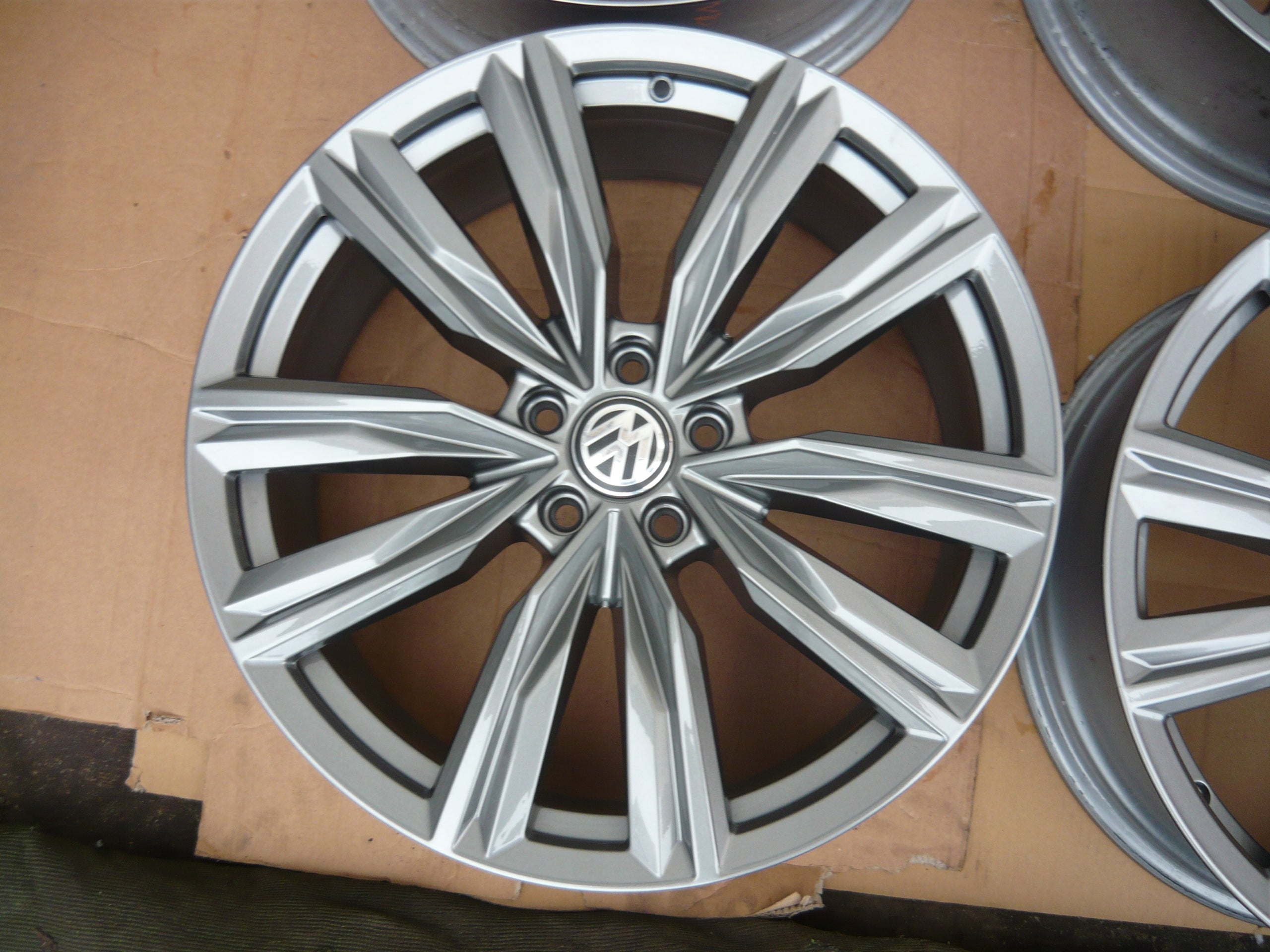 Alu Felge Volkswagen Tiguan T4 20 Zoll 8.0J 5x112 41ET 5NA601025J