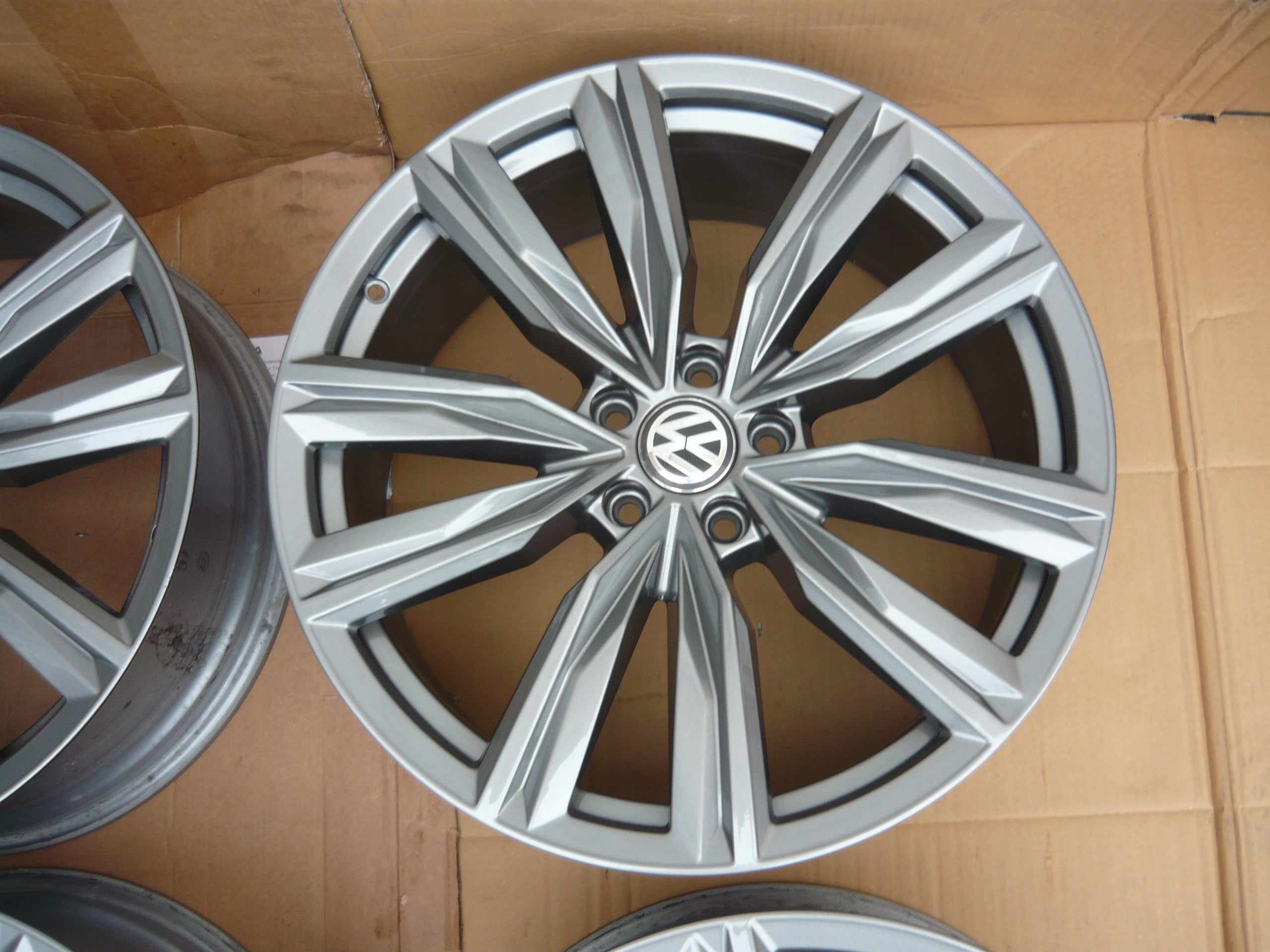 Alu Felge Volkswagen Tiguan T4 20 Zoll 8.0J 5x112 41ET 5NA601025J