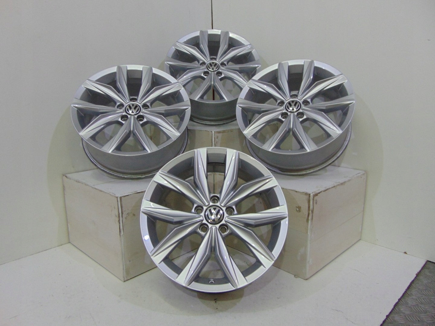 Alu Felge Volkswagen Tiguan T4 19 Zoll 7.0J 5x112 43ET 5NA601025B