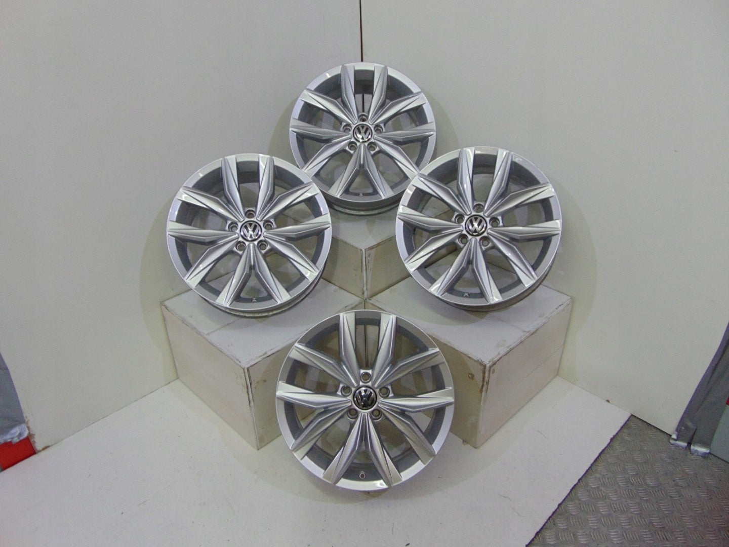 Alu Felge Volkswagen Tiguan T4 19 Zoll 7.0J 5x112 43ET 5NA601025B