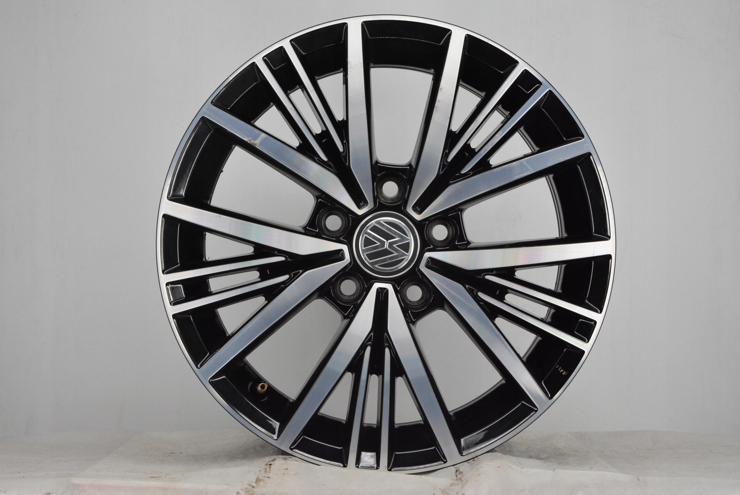  Alu Felge Volkswagen T4 Aluminum rim 16 Zoll 6.5J 5x112 46ET 5G0601025CD product image