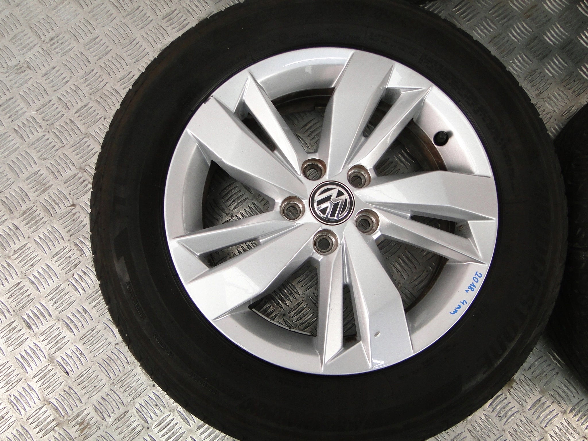 Alu Felge Volkswagen T4 Aluminum rim 15 Zoll 5.5J 5x100 40ET 2G0601025AD