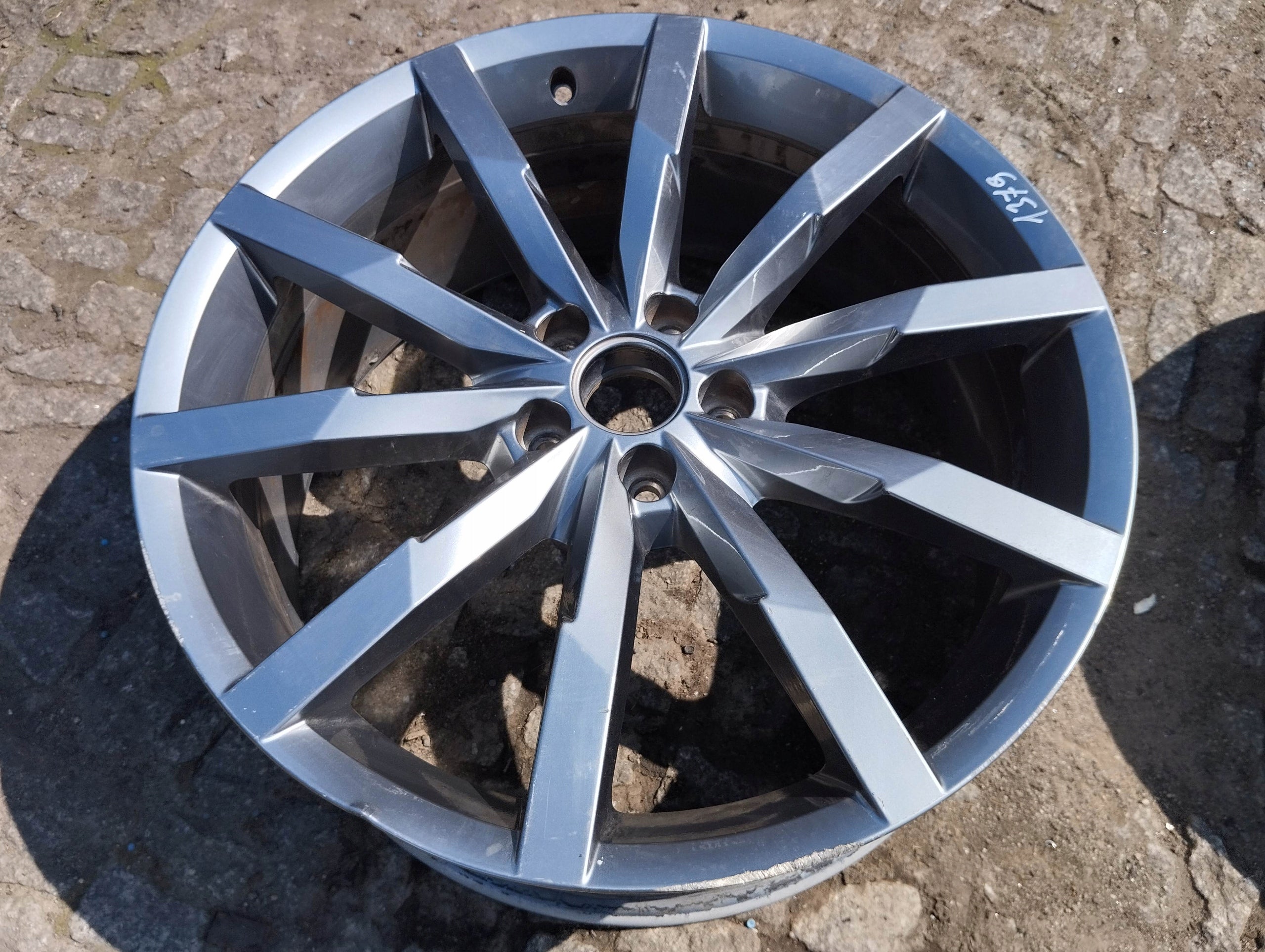 1x Alu Felge Volkswagen T4 Aluminum rim 20 Zoll 8.0J 5x112 48ET 5C0601025AT