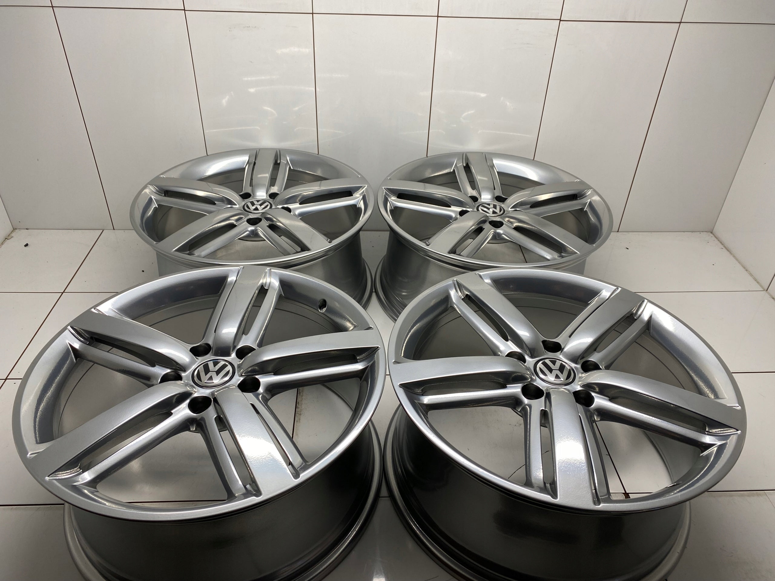  Alu Felge Volkswagen Touareg T5 20 Zoll 9.0J 5x112 57ET 7P6601025AH product image