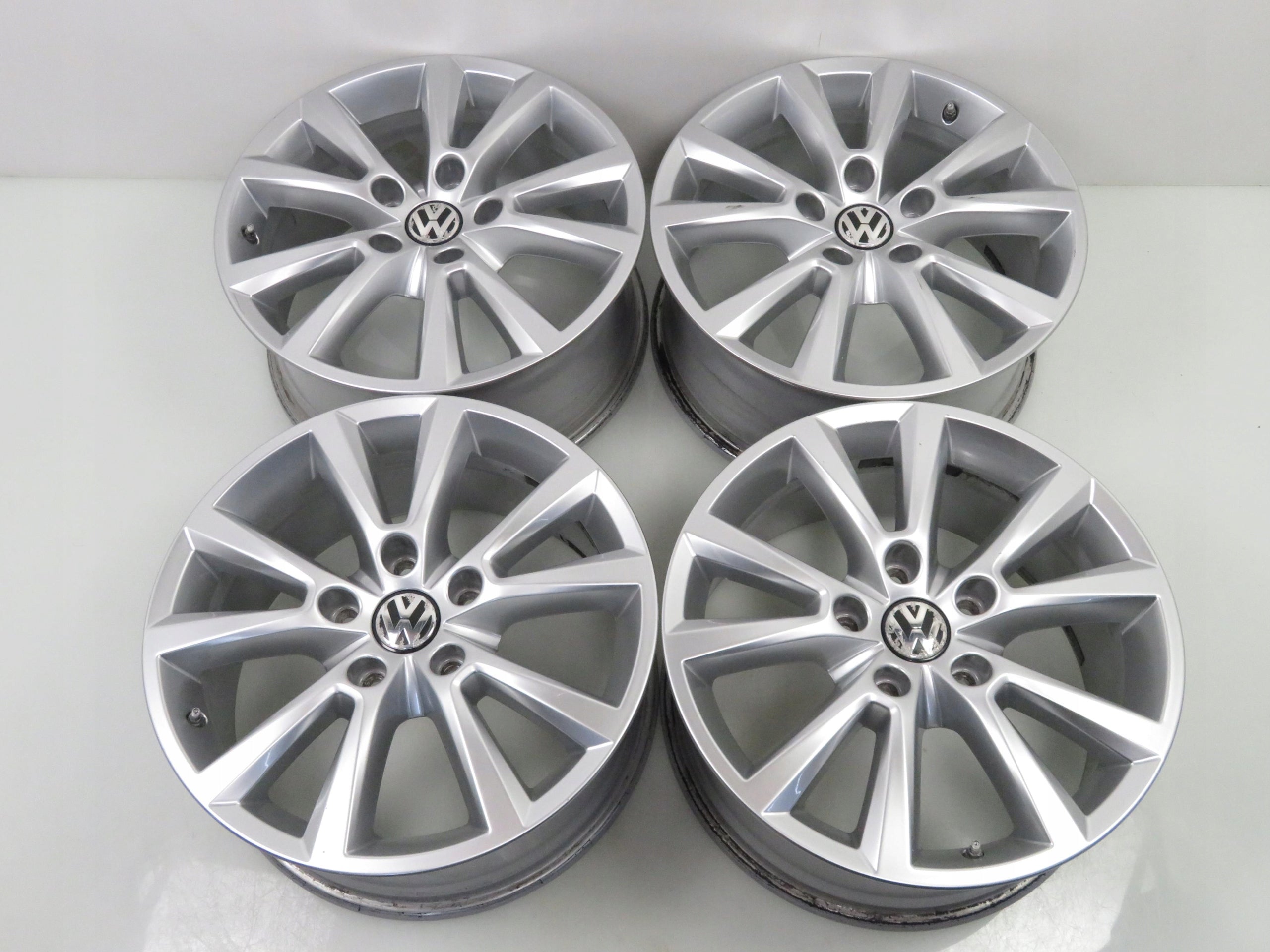 Alu Felge Volkswagen Touareg T5 18 Zoll 8.0J 5x130 53ET 7P6601025C