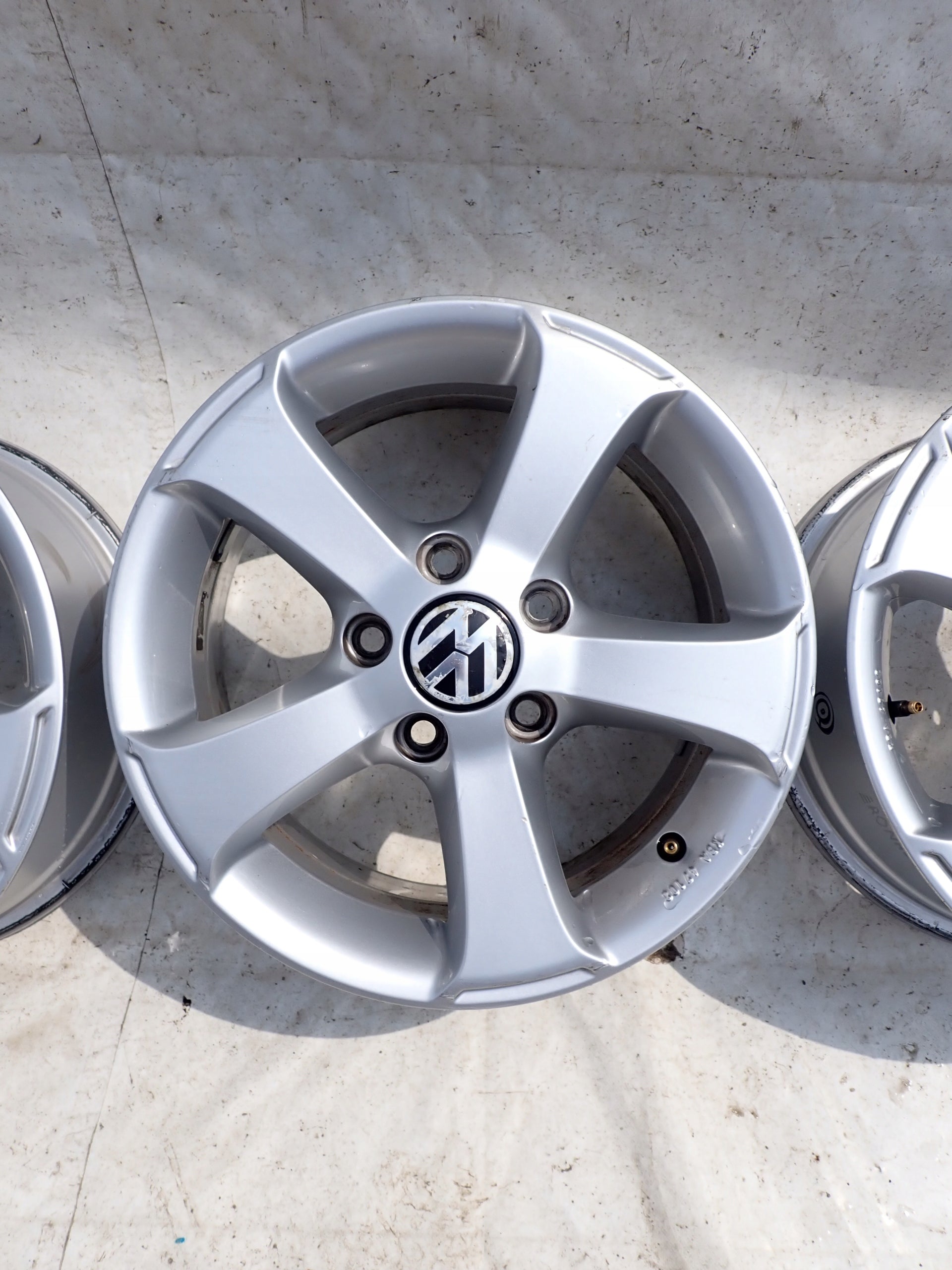 Alu Felge Volkswagen T5 Touran Aluminum rim 15 Zoll 6.5J 50ET 1T1071495A