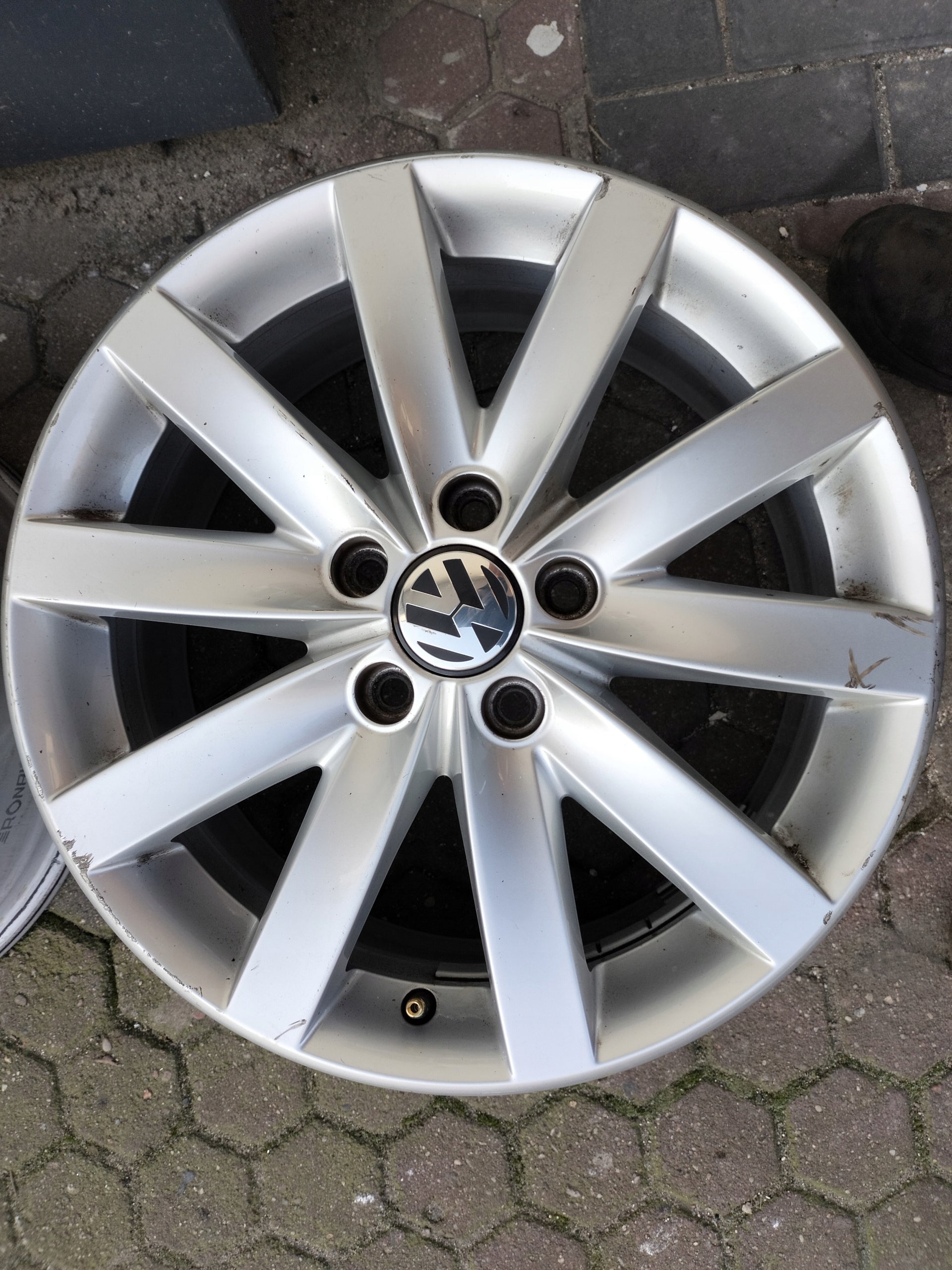  Alu Felge Volkswagen T5 Aluminum rim 17 Zoll 7.0J 5x112 54ET 5K0601025F product image