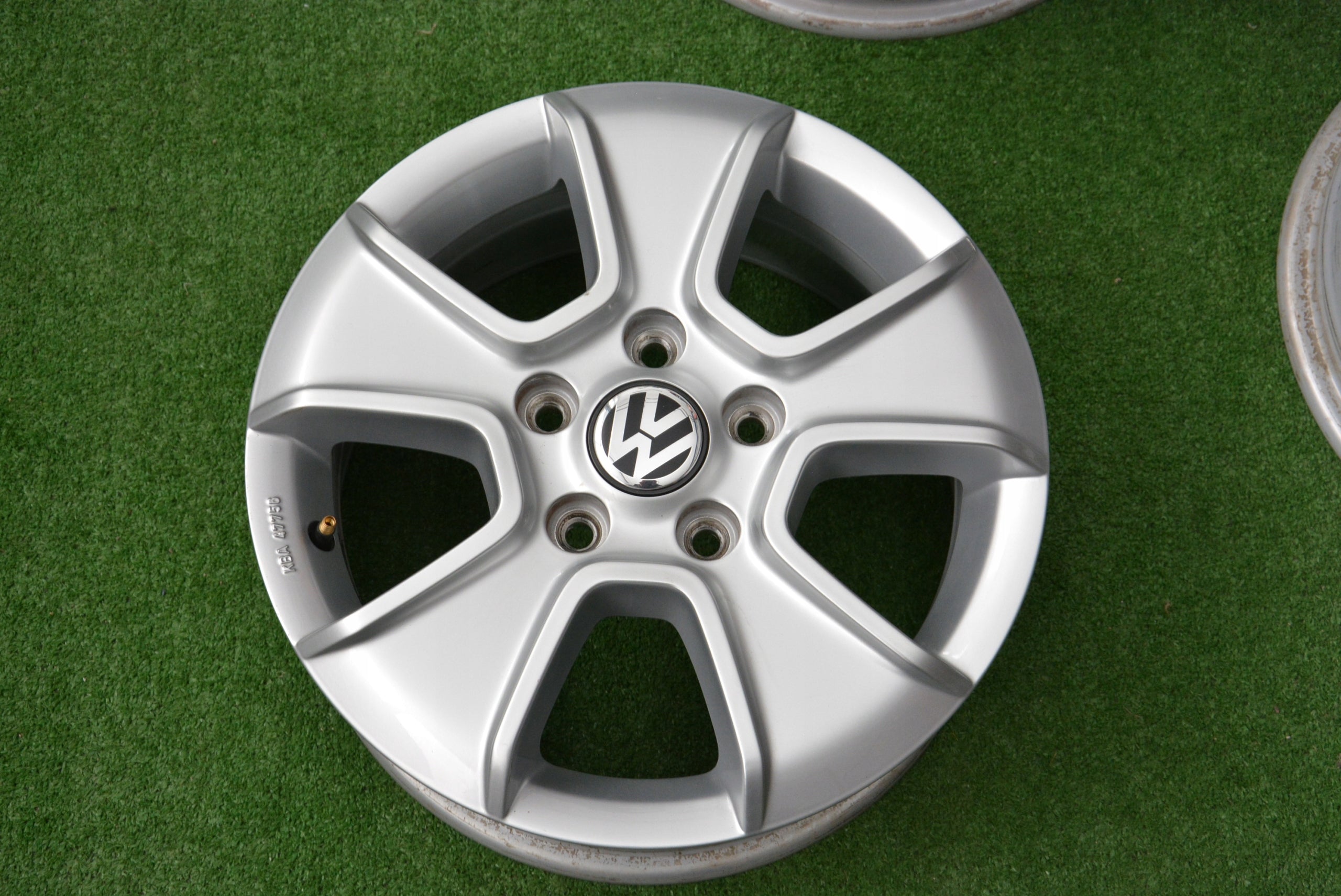  Alu Felge Volkswagen T6 Aluminum rim 16 Zoll 6.5J 5x120 62ET 2H0071486 product image