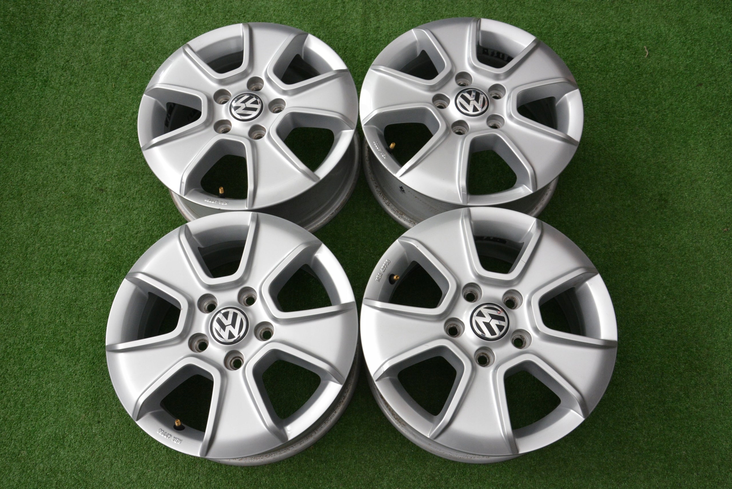 Alu Felge Volkswagen T6 Aluminum rim 16 Zoll 6.5J 5x120 62ET 2H0071486