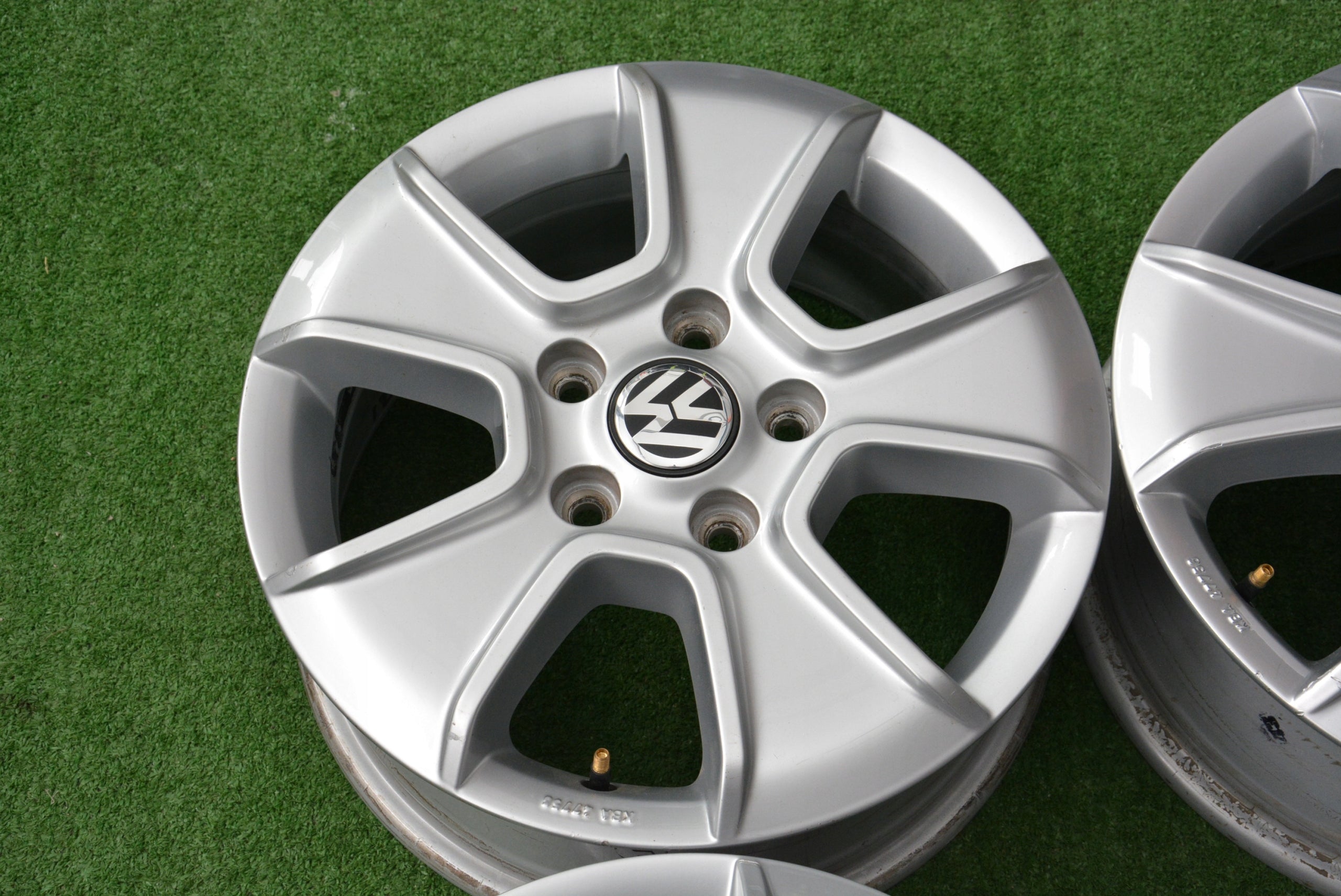 Alu Felge Volkswagen T6 Aluminum rim 16 Zoll 6.5J 5x120 62ET 2H0071486