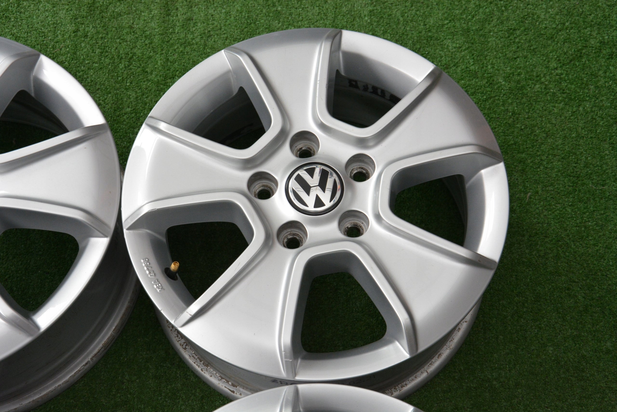 Alu Felge Volkswagen T6 Aluminum rim 16 Zoll 6.5J 5x120 62ET 2H0071486