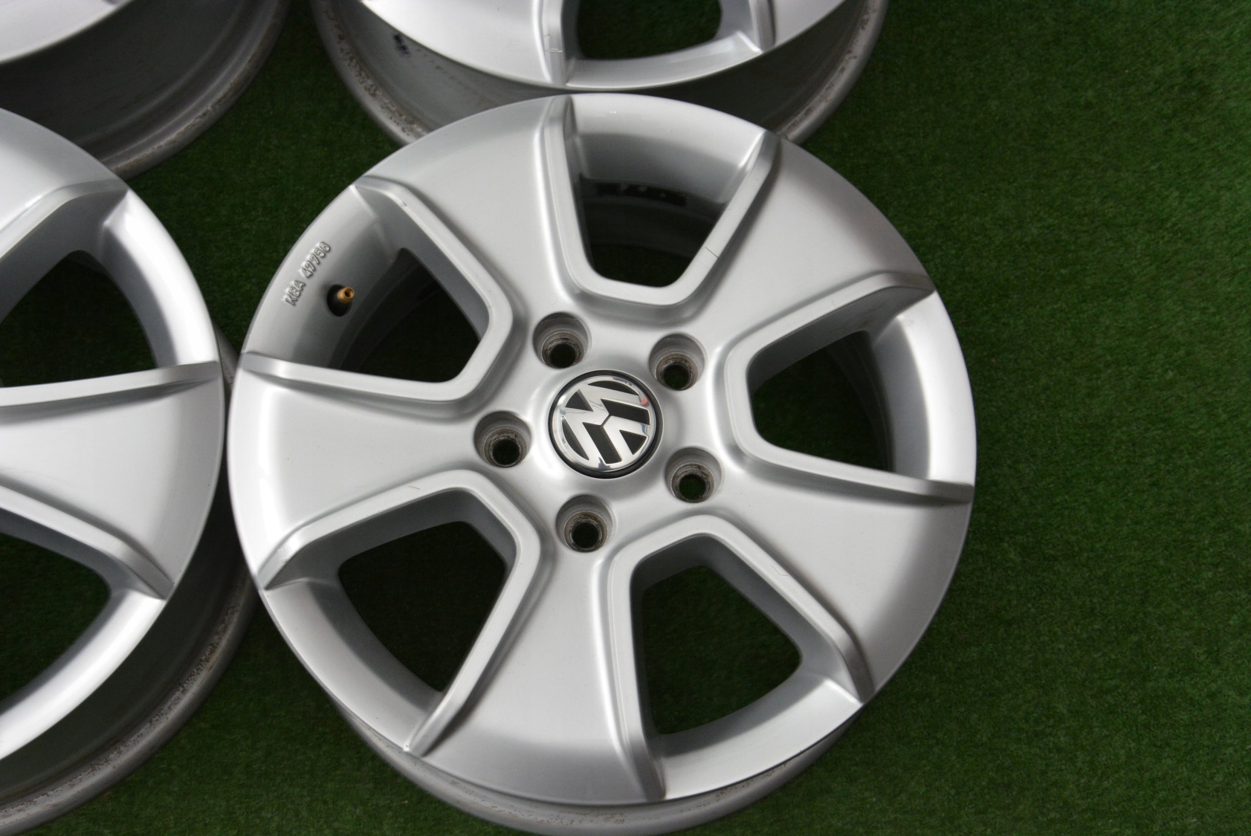 Alu Felge Volkswagen T6 Aluminum rim 16 Zoll 6.5J 5x120 62ET 2H0071486