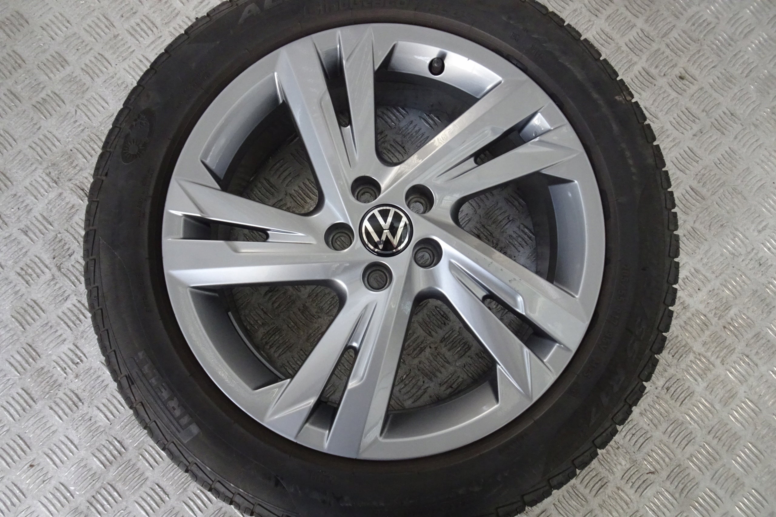 Alu Felge Volkswagen Taigo Aluminum rim 17 Zoll 6.5J 5x100 39ET 2G7601025E