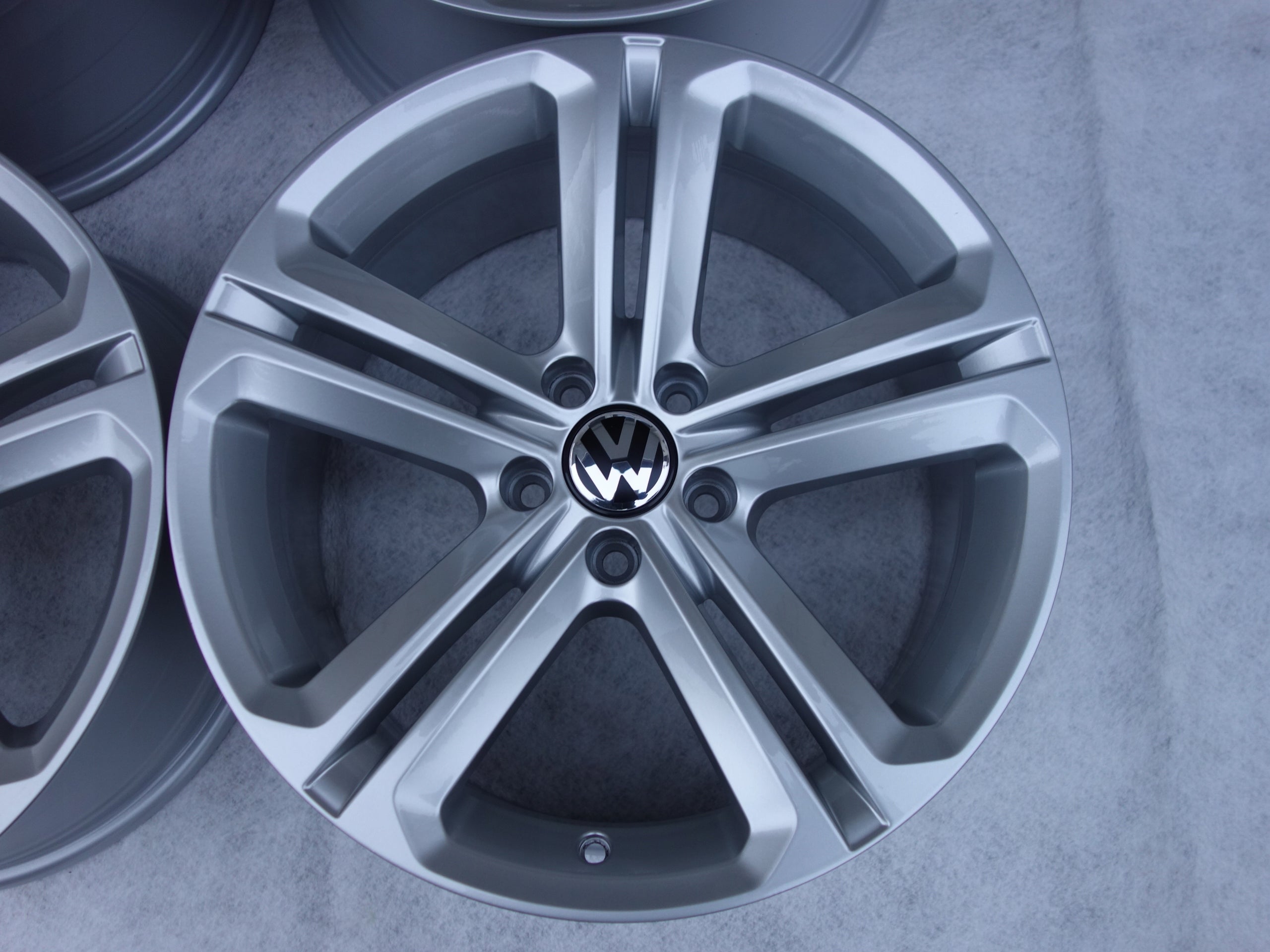 Alu Felge Volkswagen Tiguan Aluminum rim 18 Zoll 8.0J 5x112 30ET 5N0601025AN