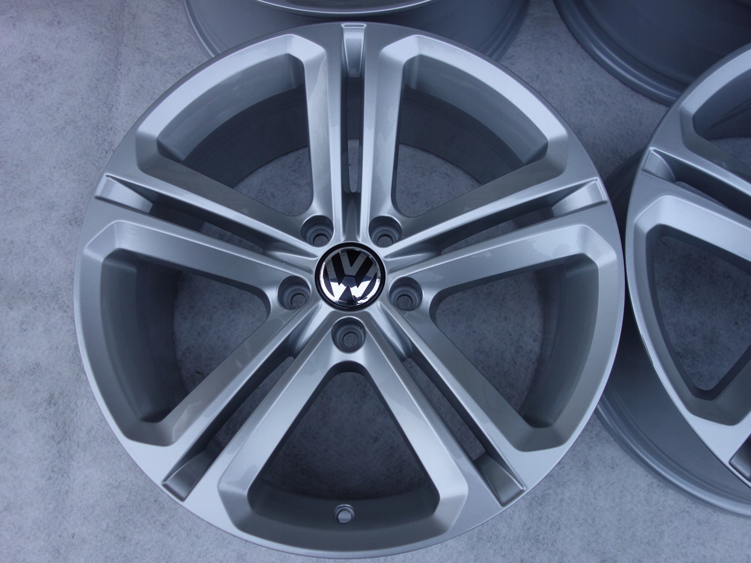 Alu Felge Volkswagen Tiguan Aluminum rim 18 Zoll 8.0J 5x112 30ET 5N0601025AN