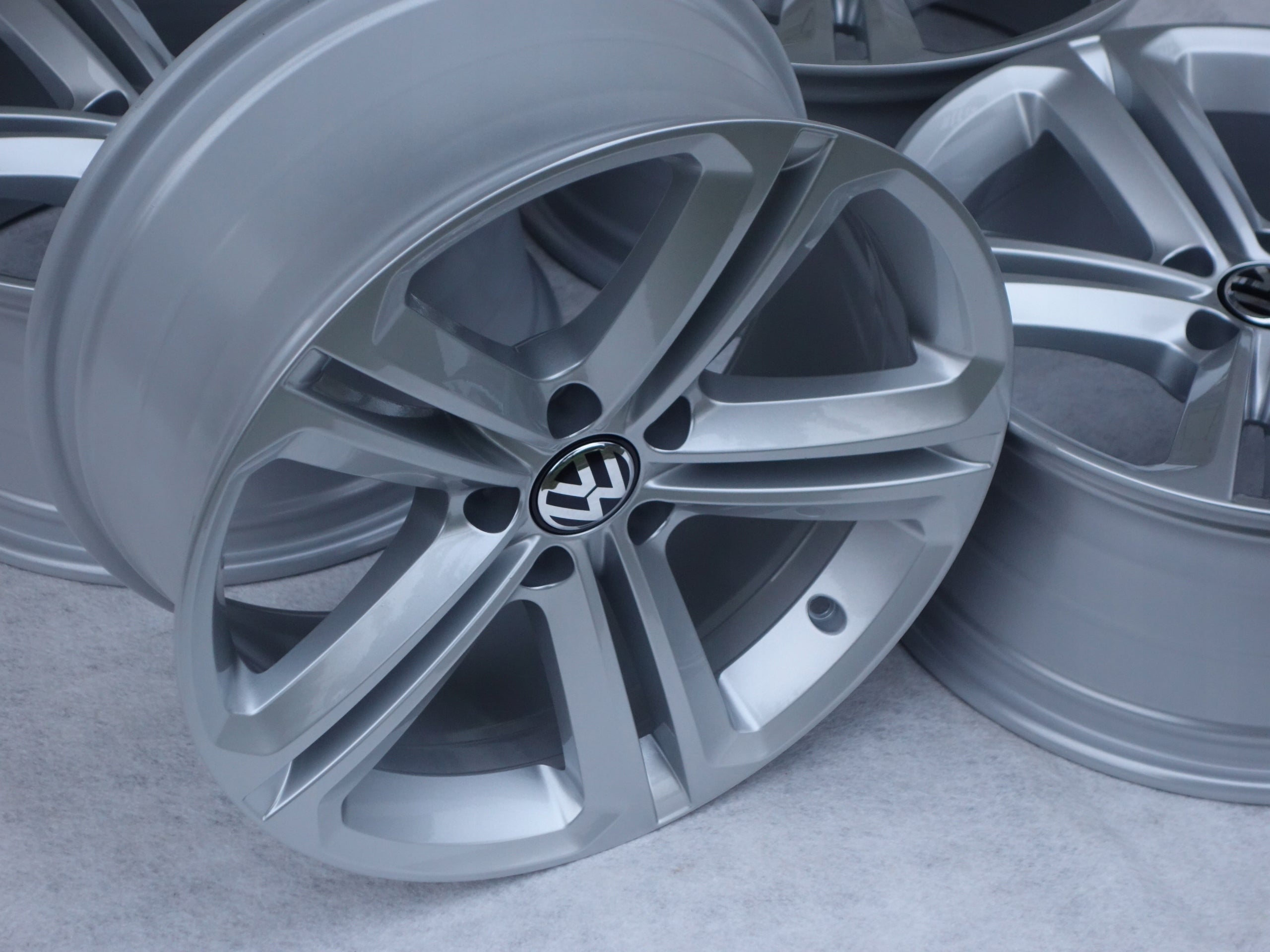 Alu Felge Volkswagen Tiguan Aluminum rim 18 Zoll 8.0J 5x112 30ET 5N0601025AN