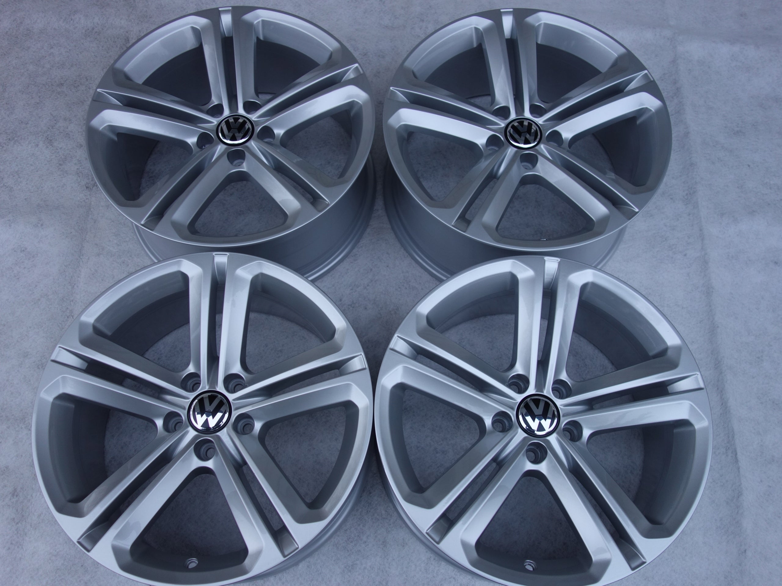 Alu Felge Volkswagen Tiguan Aluminum rim 18 Zoll 8.0J 5x112 30ET 5N0601025AN