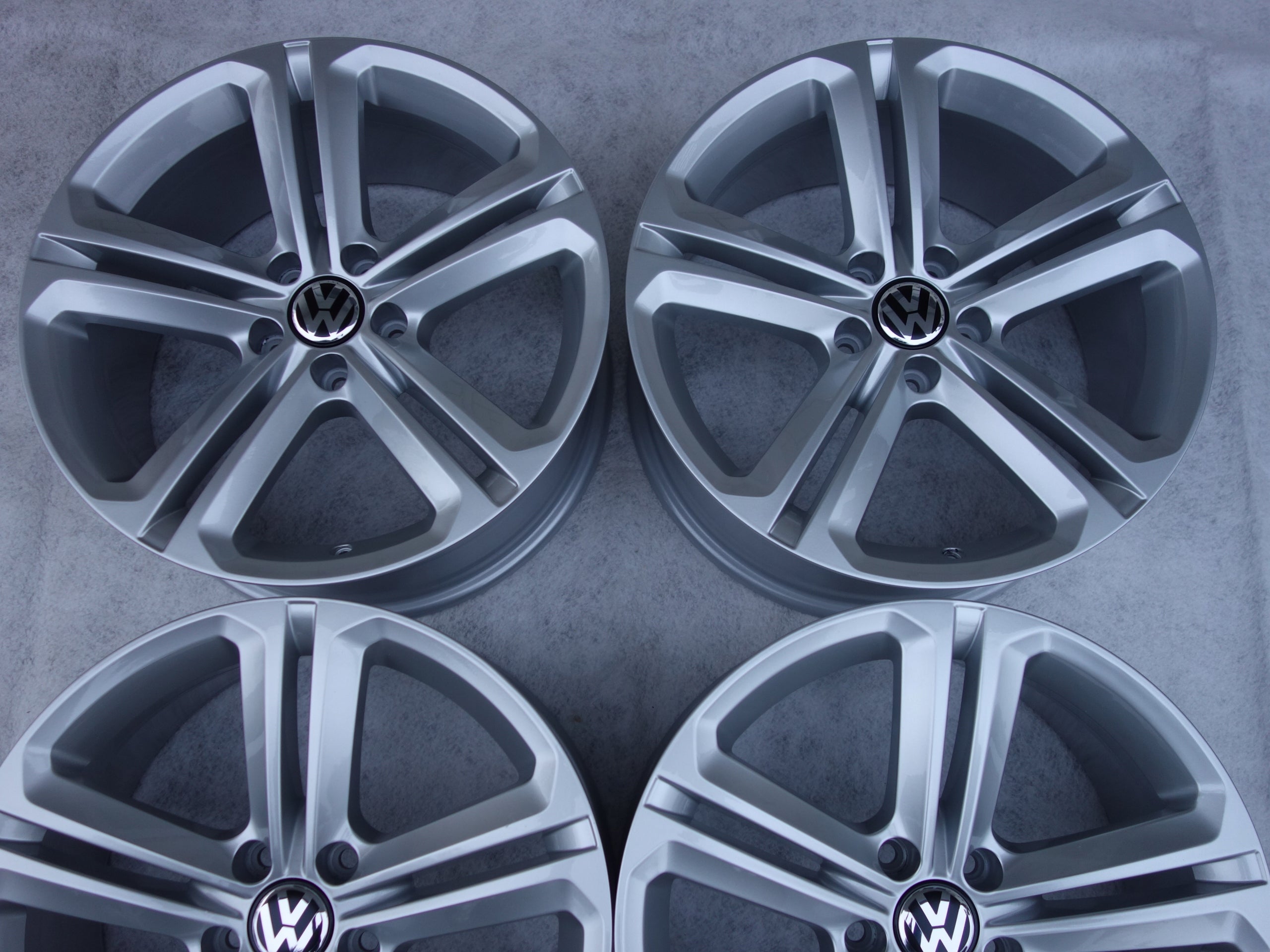 Alu Felge Volkswagen Tiguan Aluminum rim 18 Zoll 8.0J 5x112 30ET 5N0601025AN