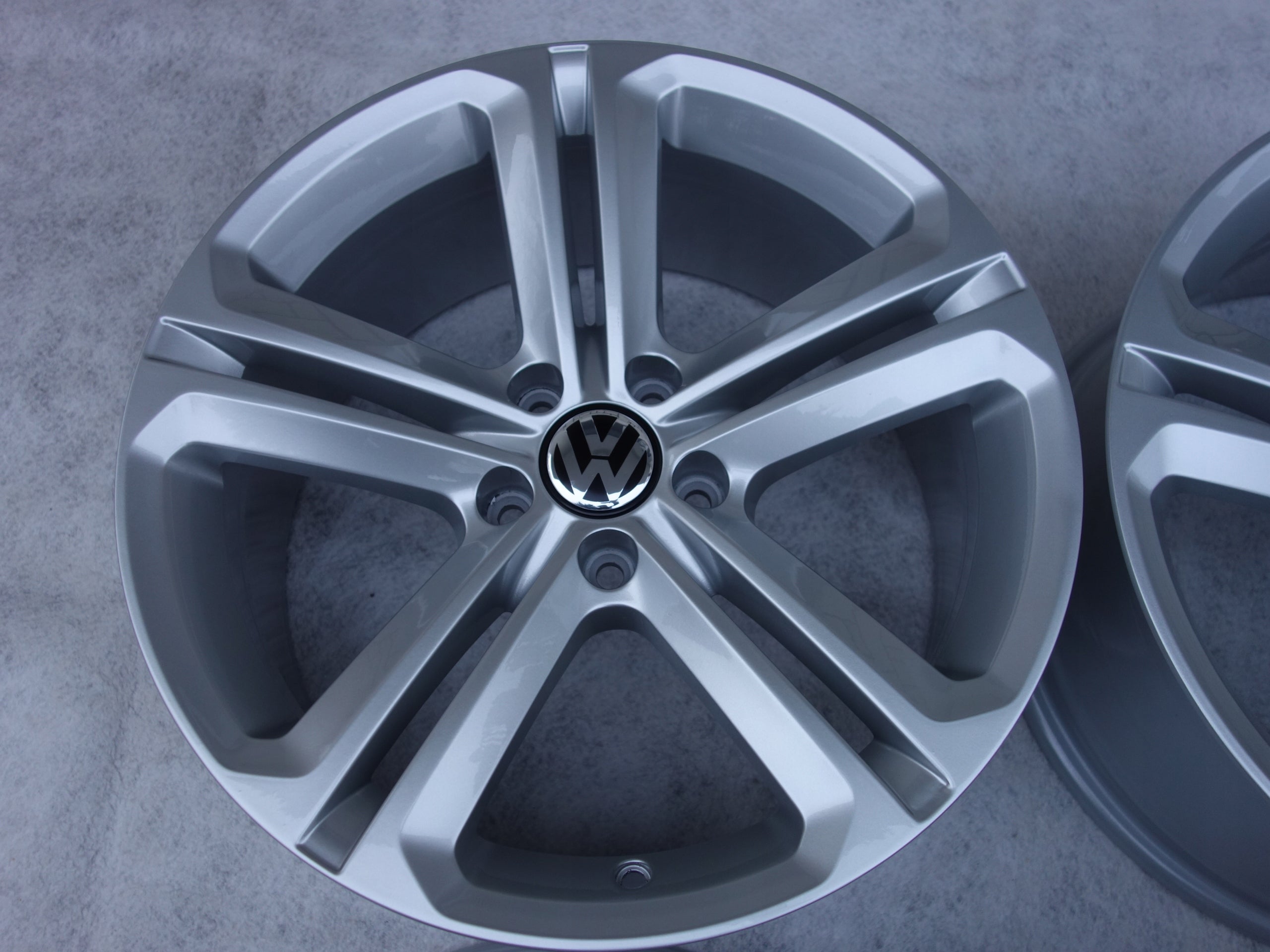 Alu Felge Volkswagen Tiguan Aluminum rim 18 Zoll 8.0J 5x112 30ET 5N0601025AN