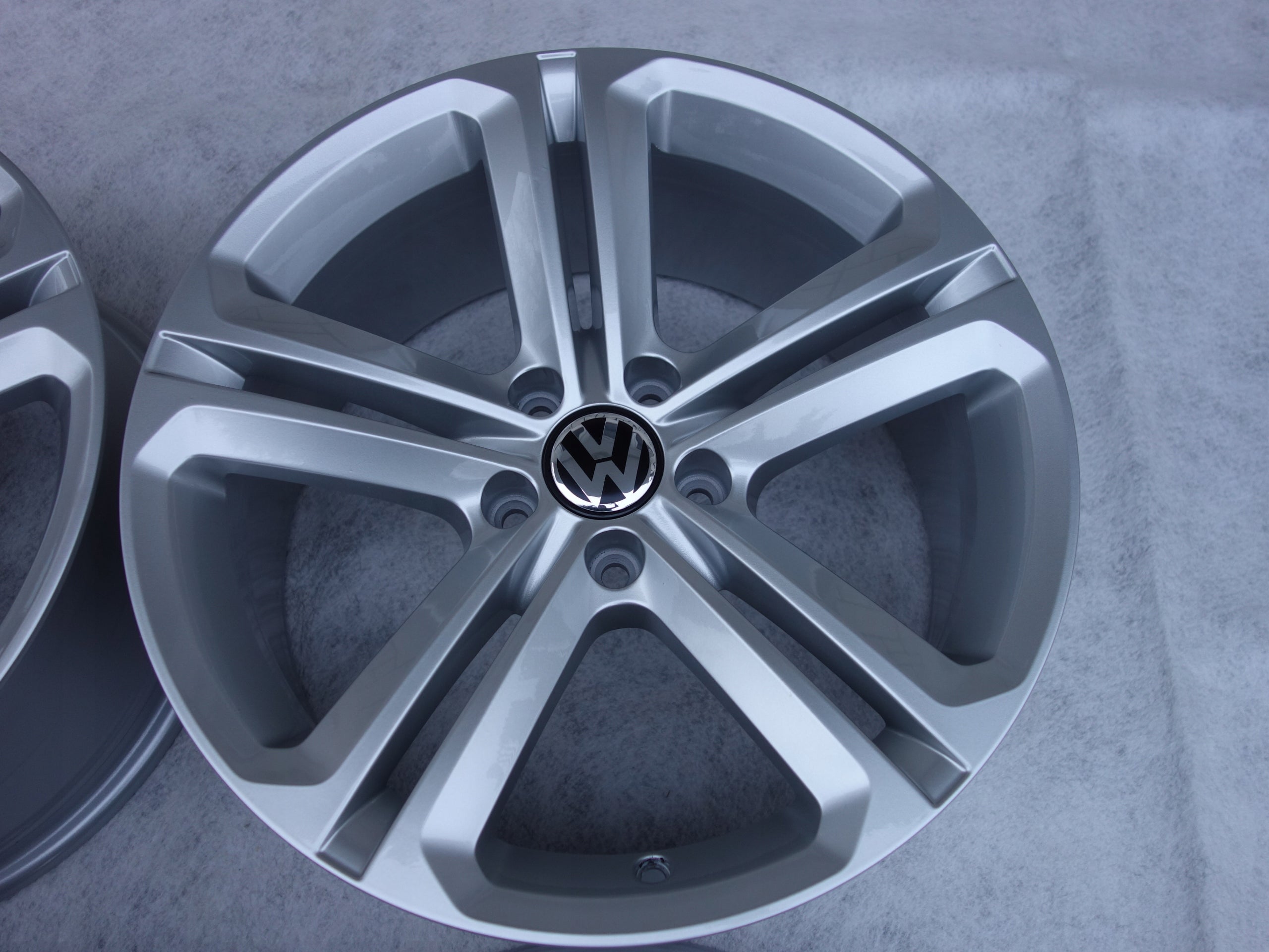 Alu Felge Volkswagen Tiguan Aluminum rim 18 Zoll 8.0J 5x112 30ET 5N0601025AN