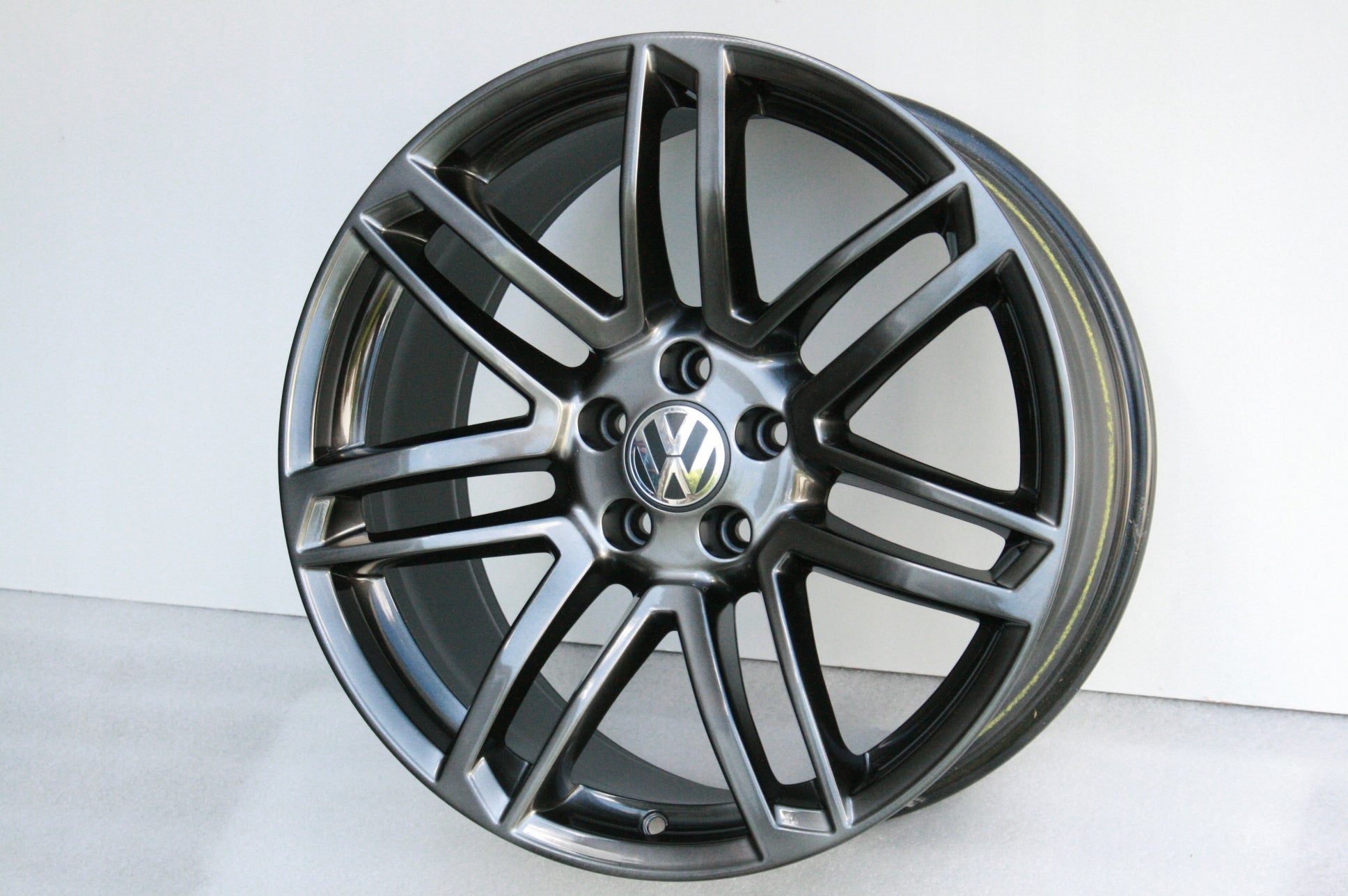 Alu Felge Volkswagen Touareg Tiguan 19 Zoll 9.0J 5x112 33ET 8T0601025DB