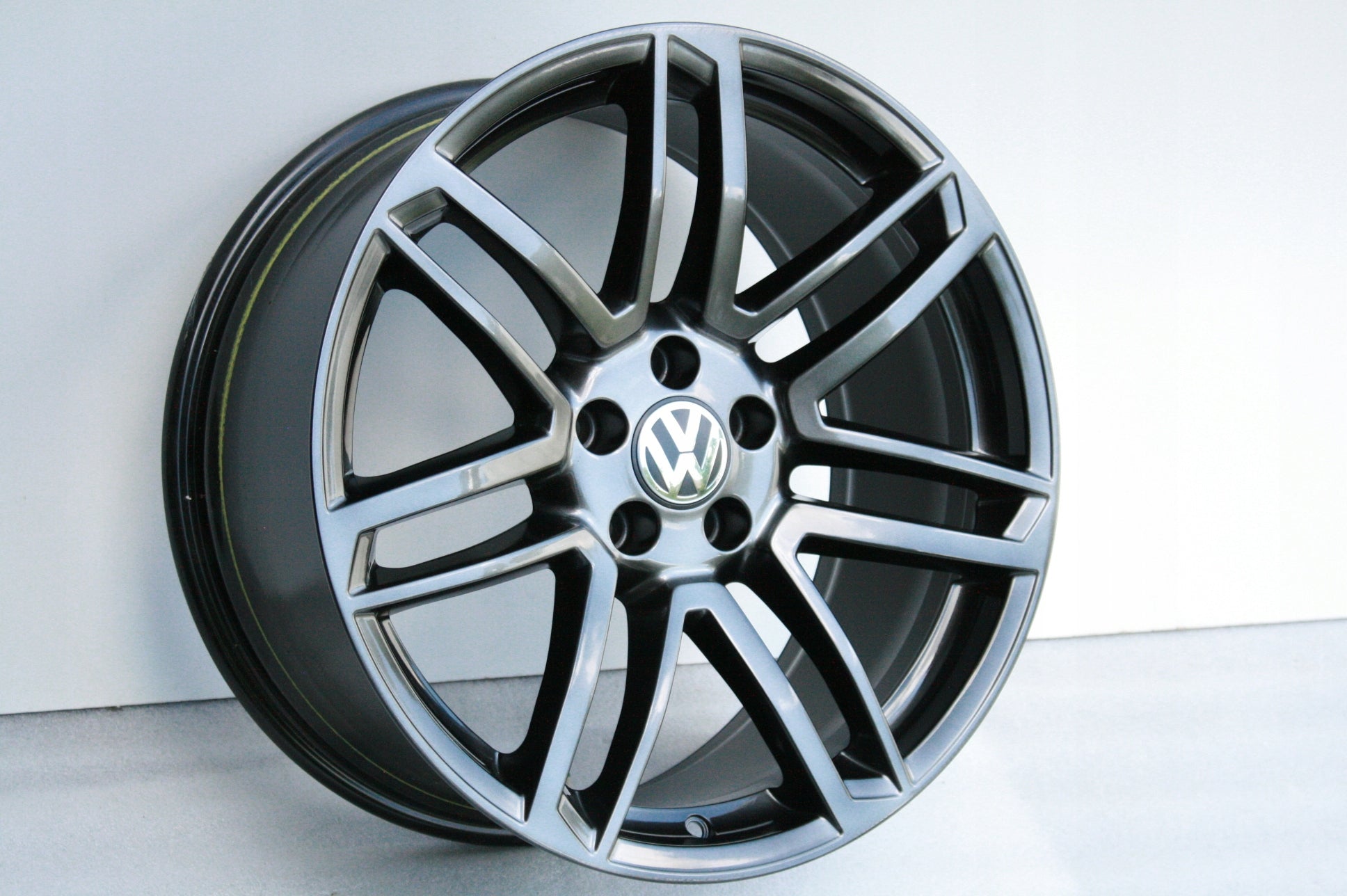 Alu Felge Volkswagen Touareg Tiguan 19 Zoll 9.0J 5x112 33ET 8T0601025DB