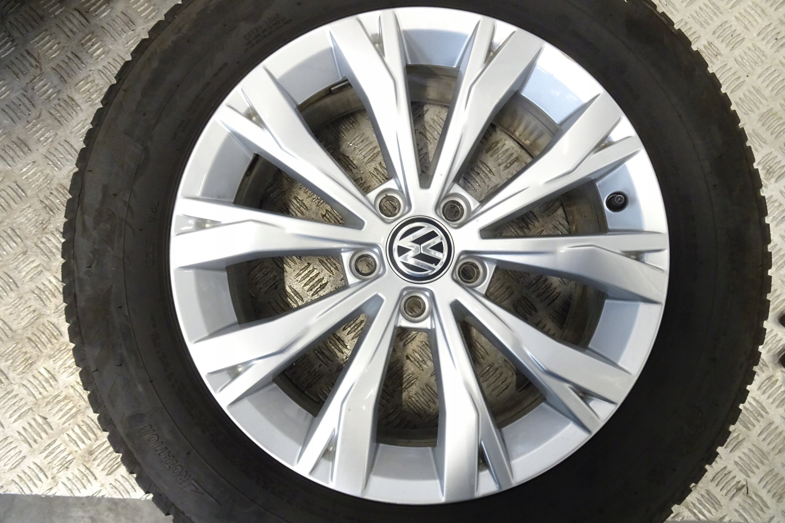 Alu Felge Volkswagen Tiguan Aluminum rim 17 Zoll 7.0J 5x112 40ET 5NA601025