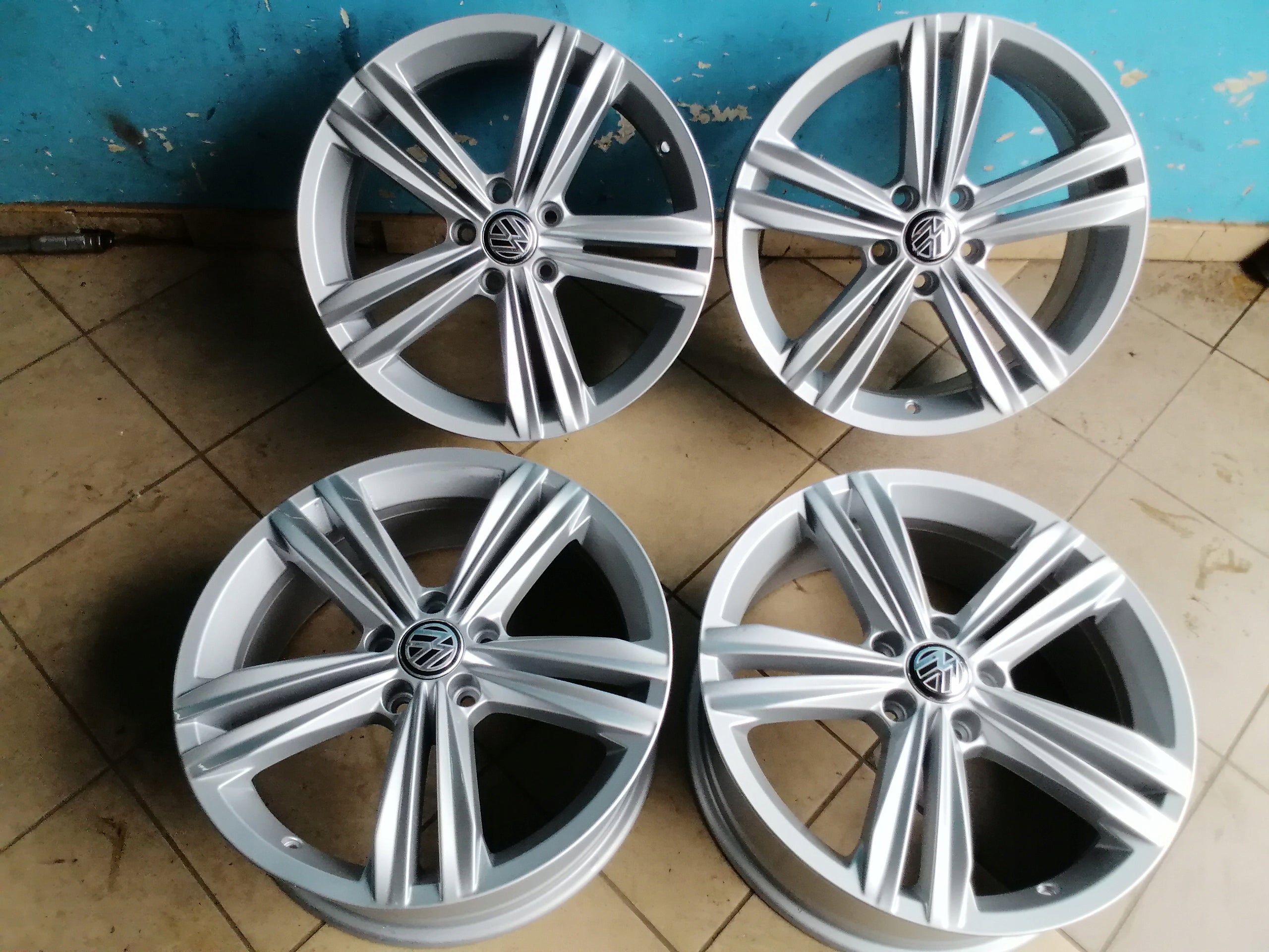 Alu Felge Volkswagen Tiguan Aluminum rim 18 Zoll 7.0J 5x112 43ET 5NA601025M