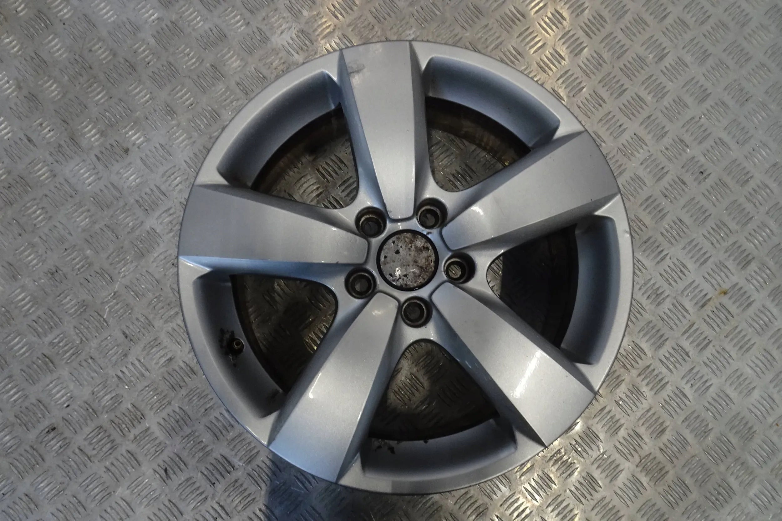 Alu Felge Volkswagen Tiguan Aluminum rim 17 Zoll 7.0J 5x112 43ET 5N0601025C