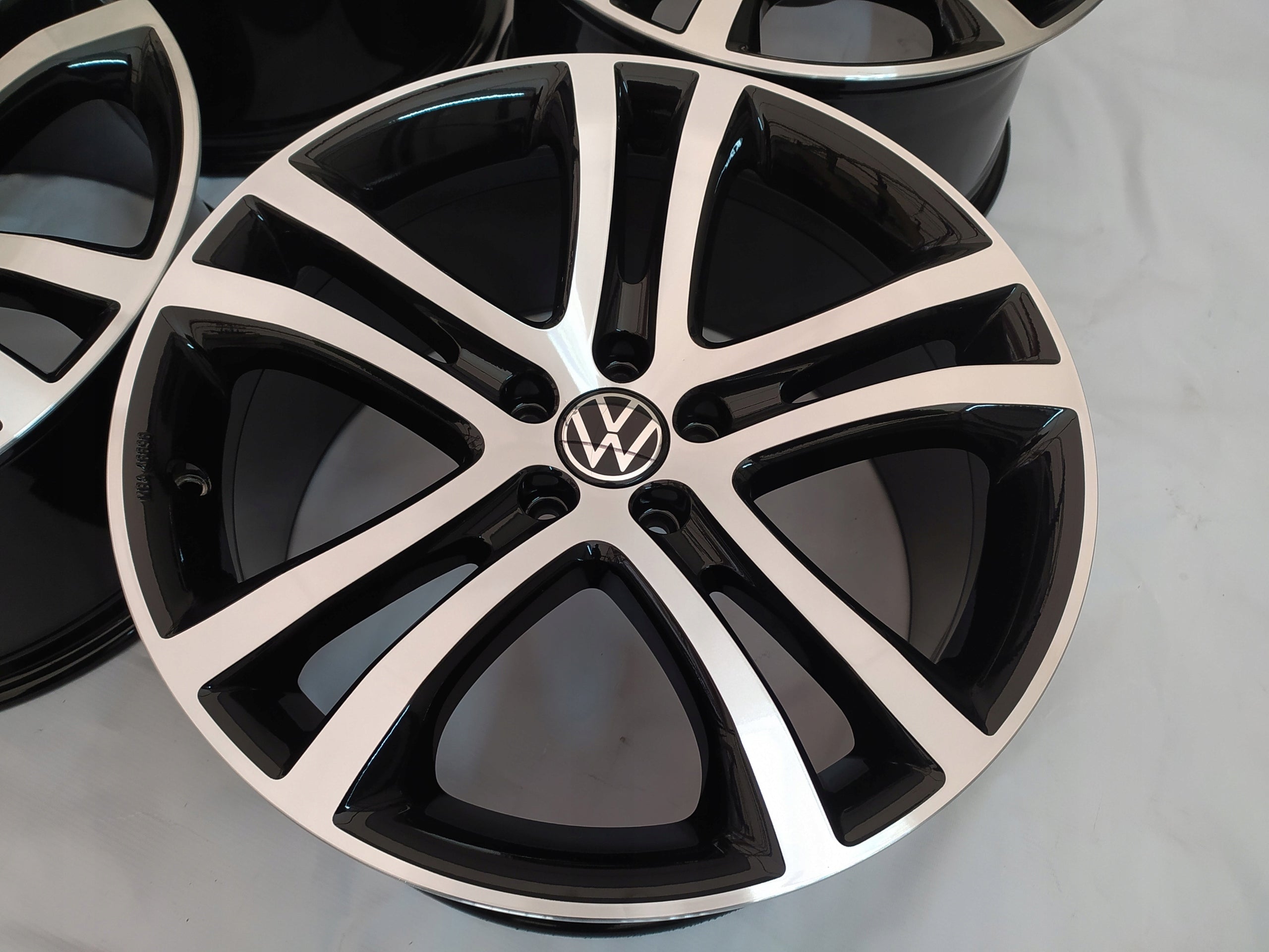 Alu Felge Volkswagen Tiguan Aluminum rim 19 Zoll 9.0J 5x112 33ET 5N0601025G