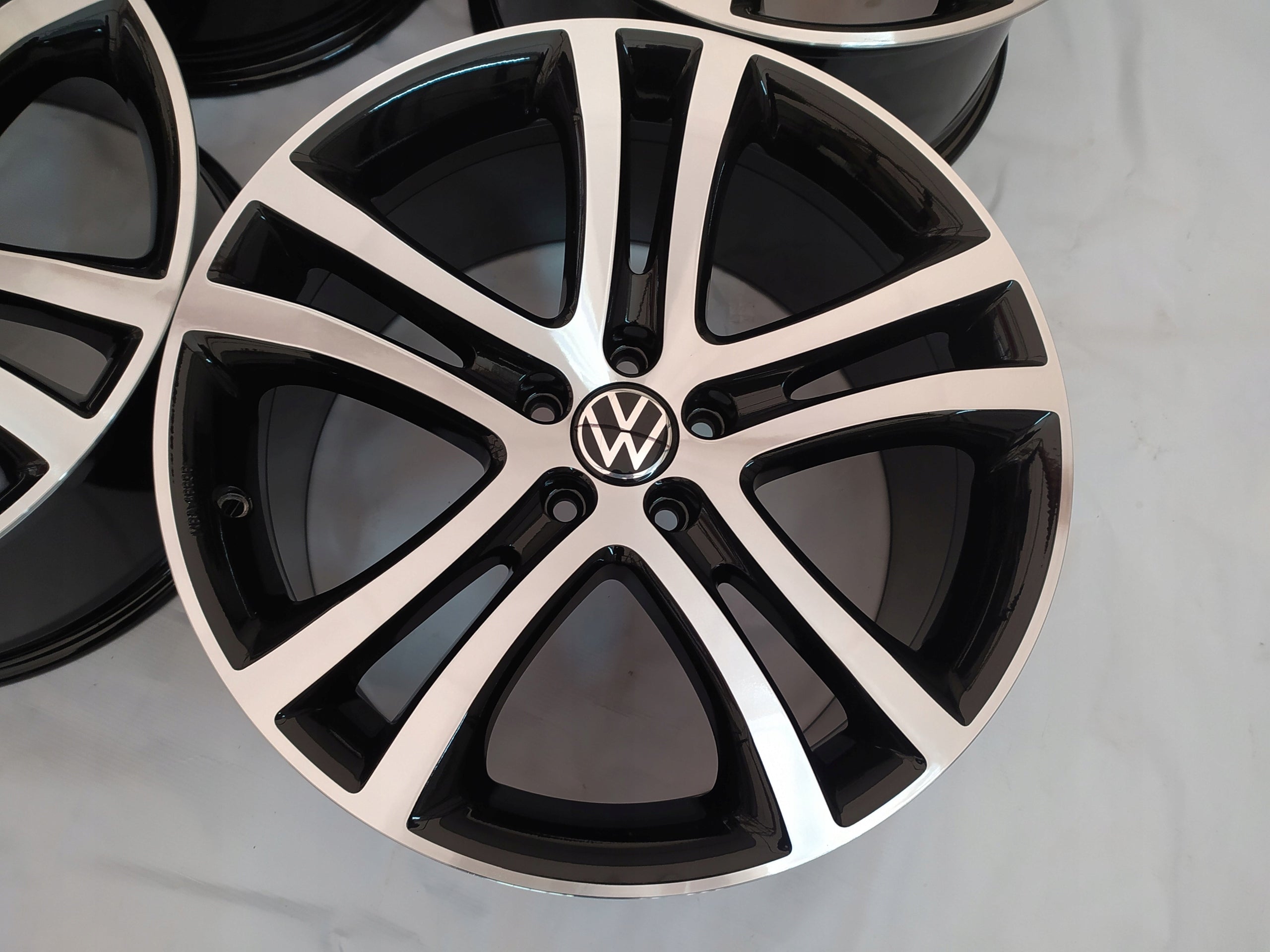 Alu Felge Volkswagen Tiguan Aluminum rim 19 Zoll 9.0J 5x112 33ET 5N0601025G