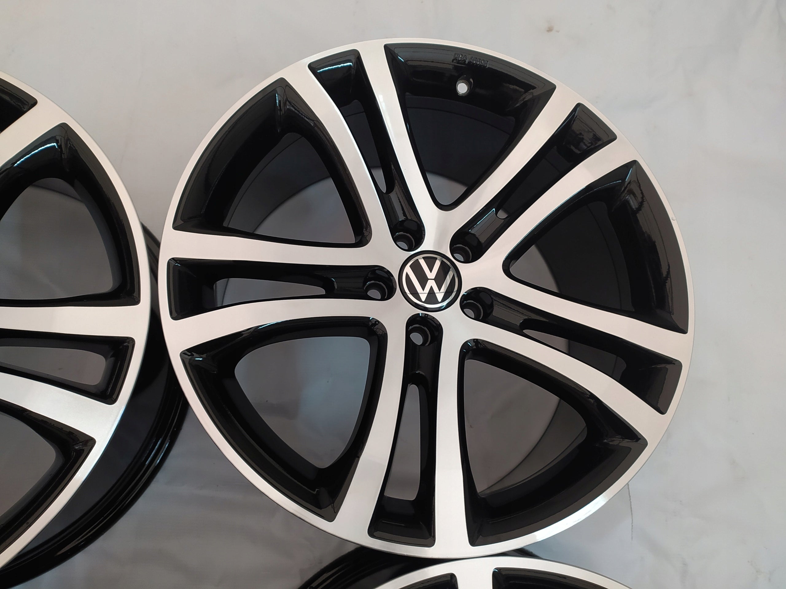 Alu Felge Volkswagen Tiguan Aluminum rim 19 Zoll 9.0J 5x112 33ET 5N0601025G