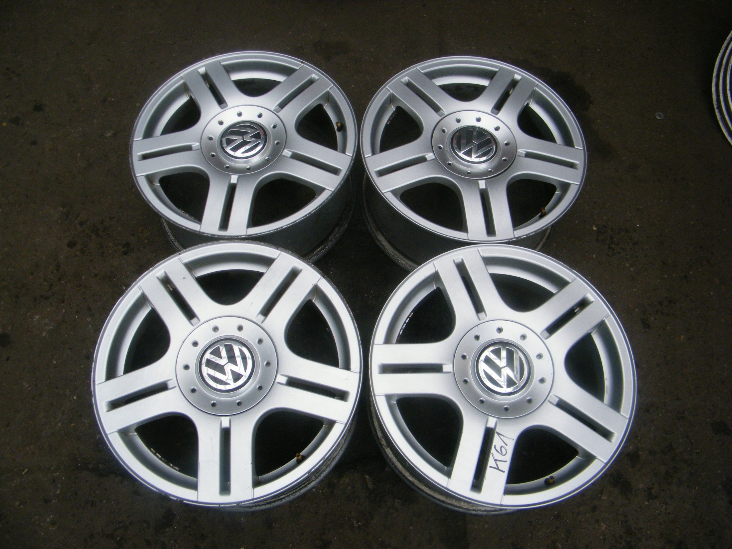  Alu Felge Volkswagen Passat Golf Bora Jetta T4 16 Zoll 7.0J 5x112 45ET 8T0601025B product image