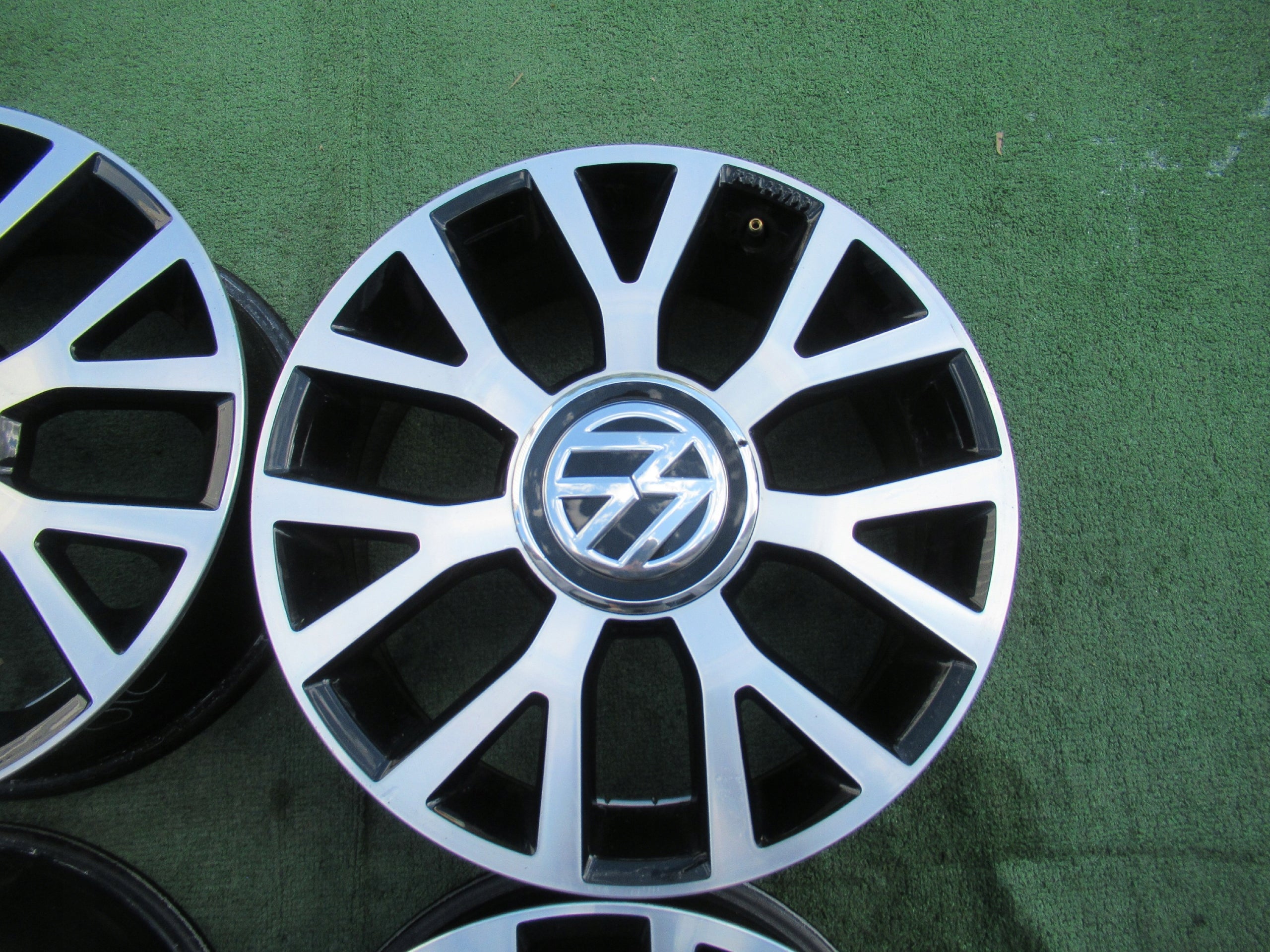 Alu Felge Volkswagen Up Aluminum rim 16 Zoll 6.0J 4x100 43ET 1S0071496