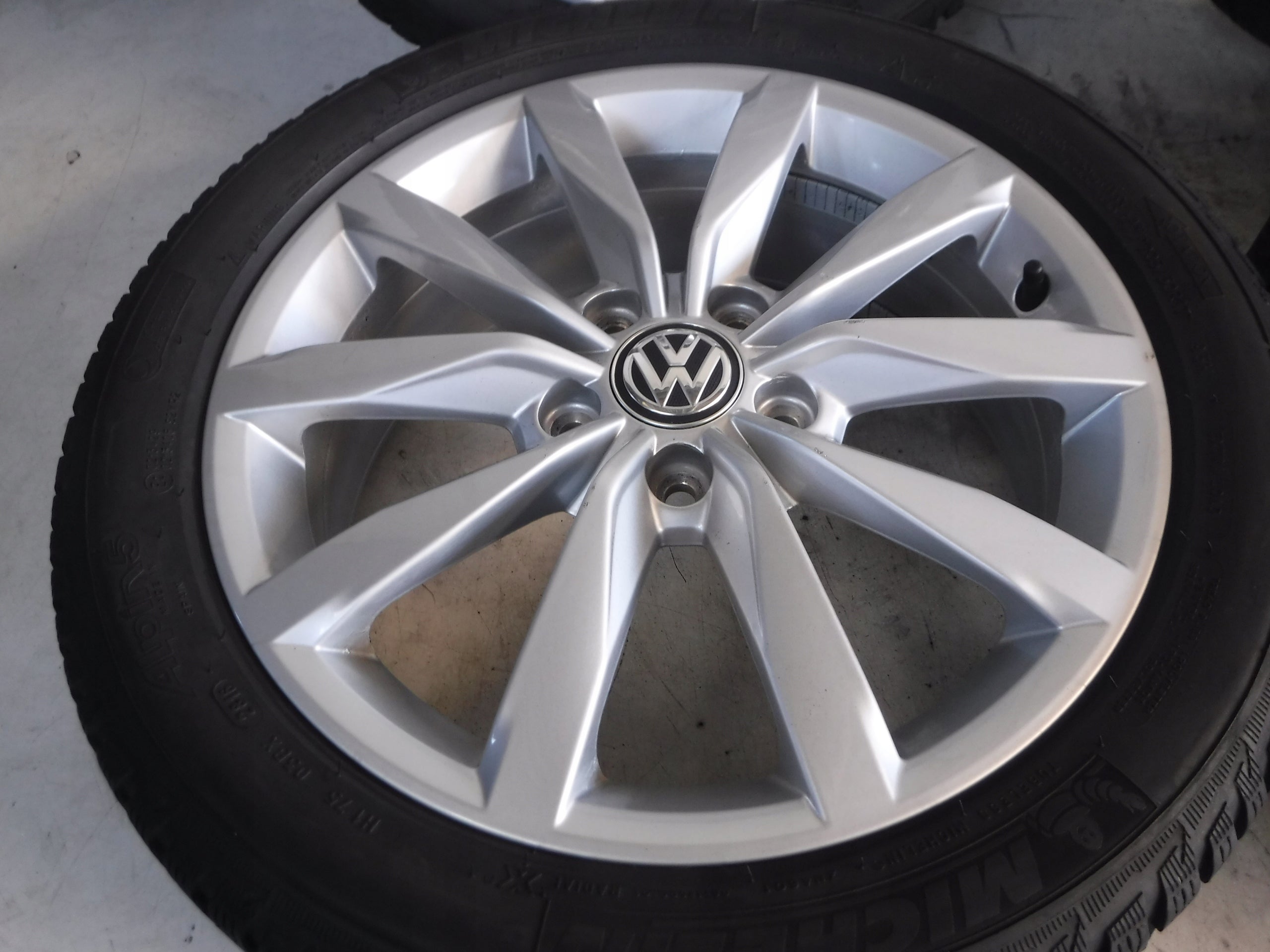 Alu Felge Volkswagen Touran Golf T4 17 Zoll 6.0J 5x112 40ET 5G0601025E