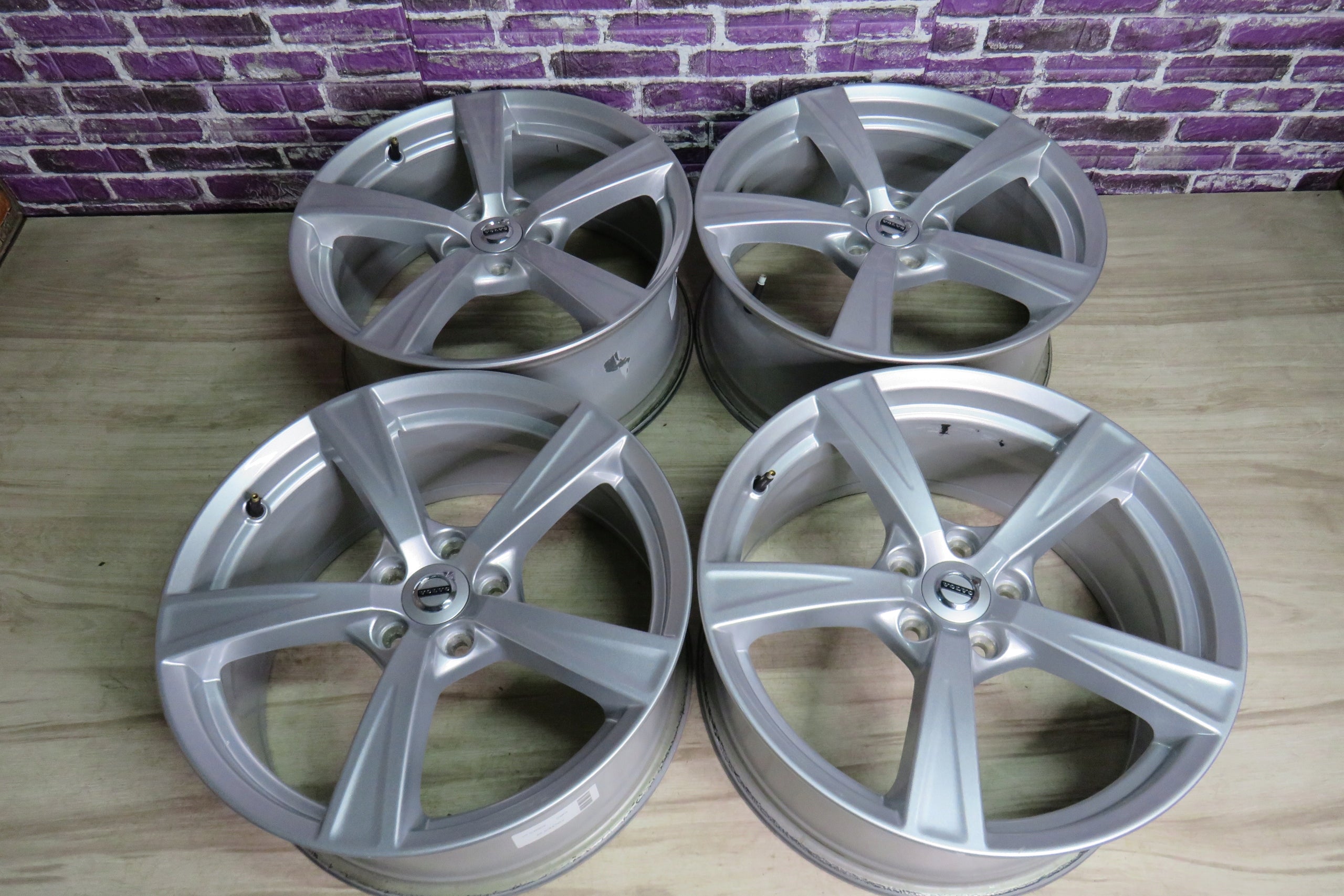 Alu Felge Volvo XC70 C70 XC40 XC60 XC90 18 Zoll 8.0J 5x108 42,5ET