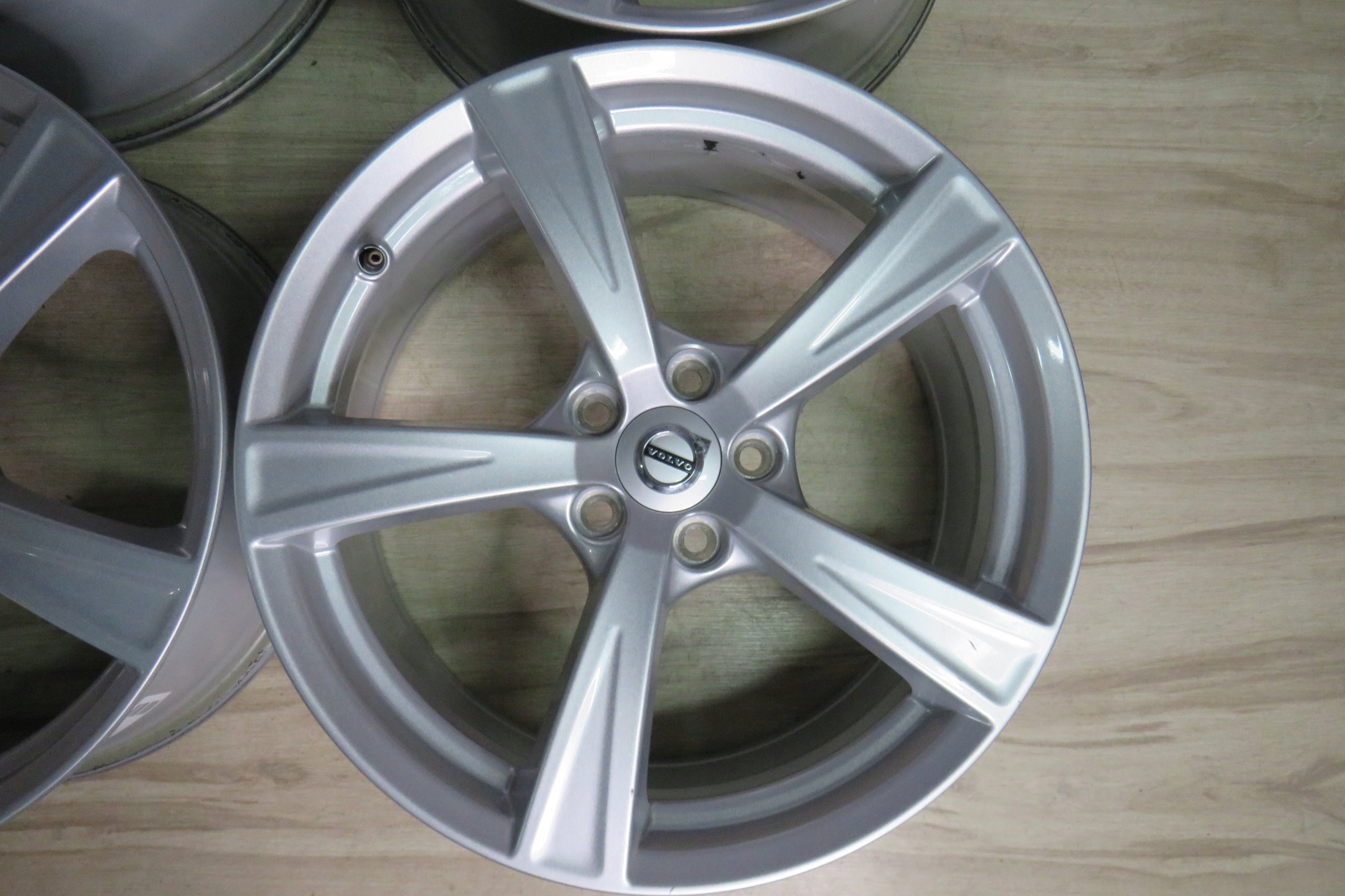 Alu Felge Volvo XC70 C70 XC40 XC60 XC90 18 Zoll 8.0J 5x108 42,5ET