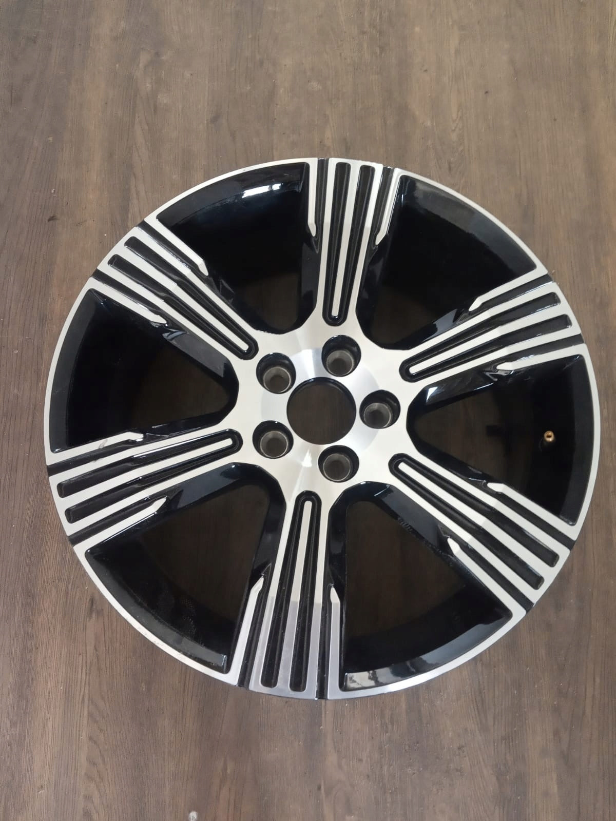 1x Alu Felge Volvo XC60 V60 XC40 Aluminum rim 18 Zoll 7.5J 5x108 50ET 31471552