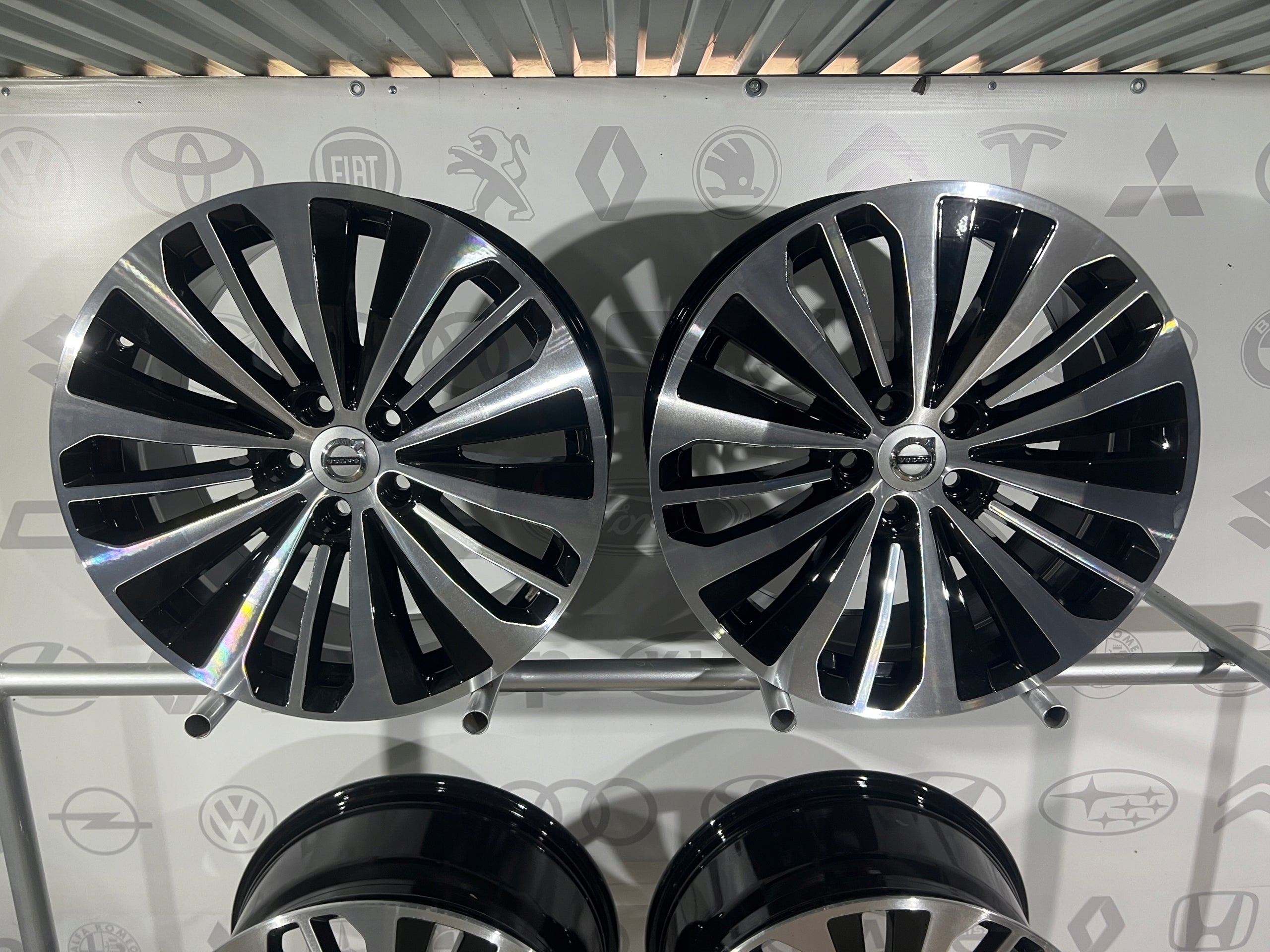 Alu Felge Volvo V60 S90 XC40 S60 18 Zoll 8.0J 5x108 42ET 32209455