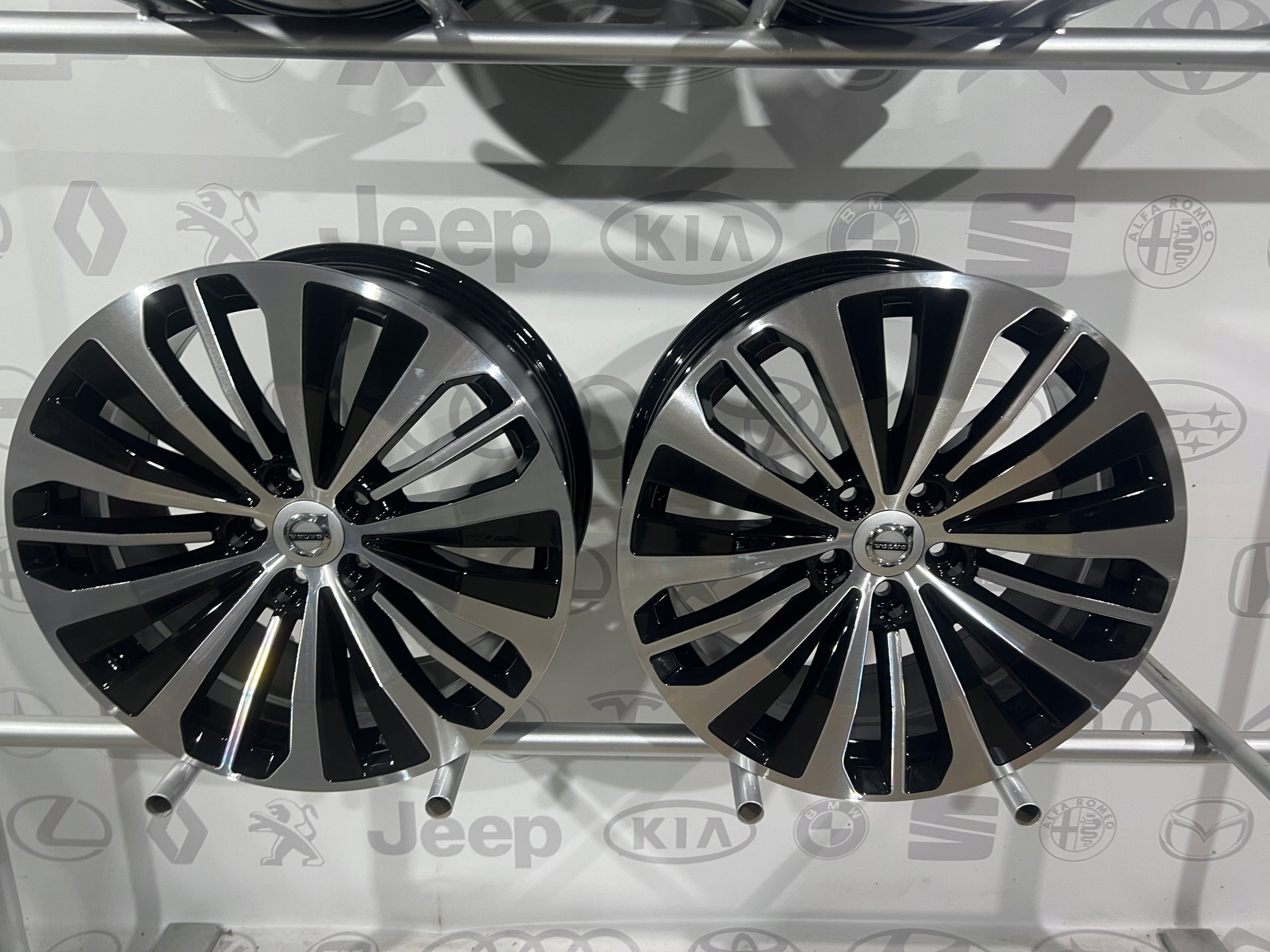 Alu Felge Volvo V60 S90 XC40 S60 18 Zoll 8.0J 5x108 42ET 32209455