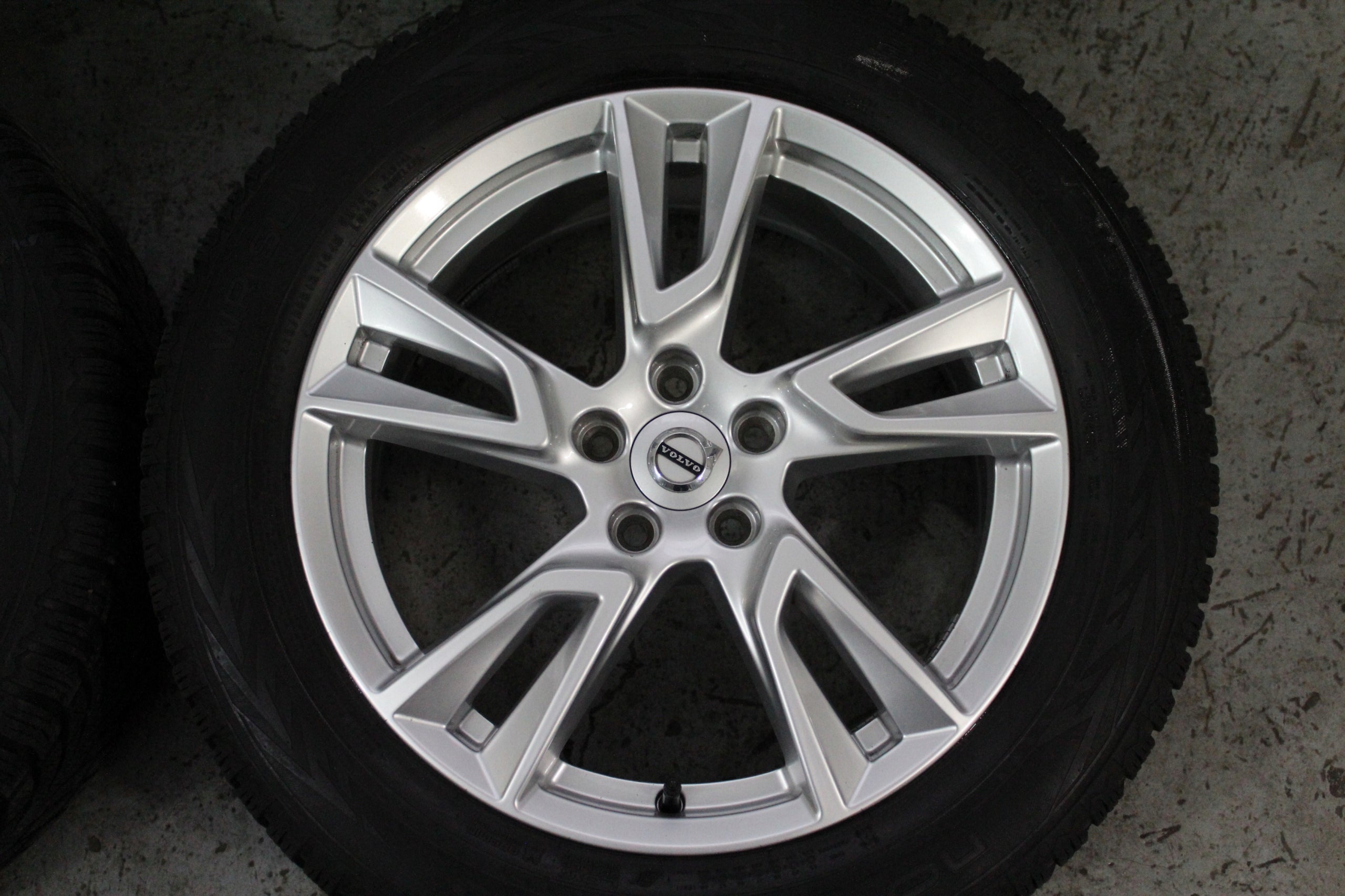  Alu Felge Volvo XC60 S90 XC40 Aluminum rim 18 Zoll 7.5J 5x108 50,5ET 31362866 product image