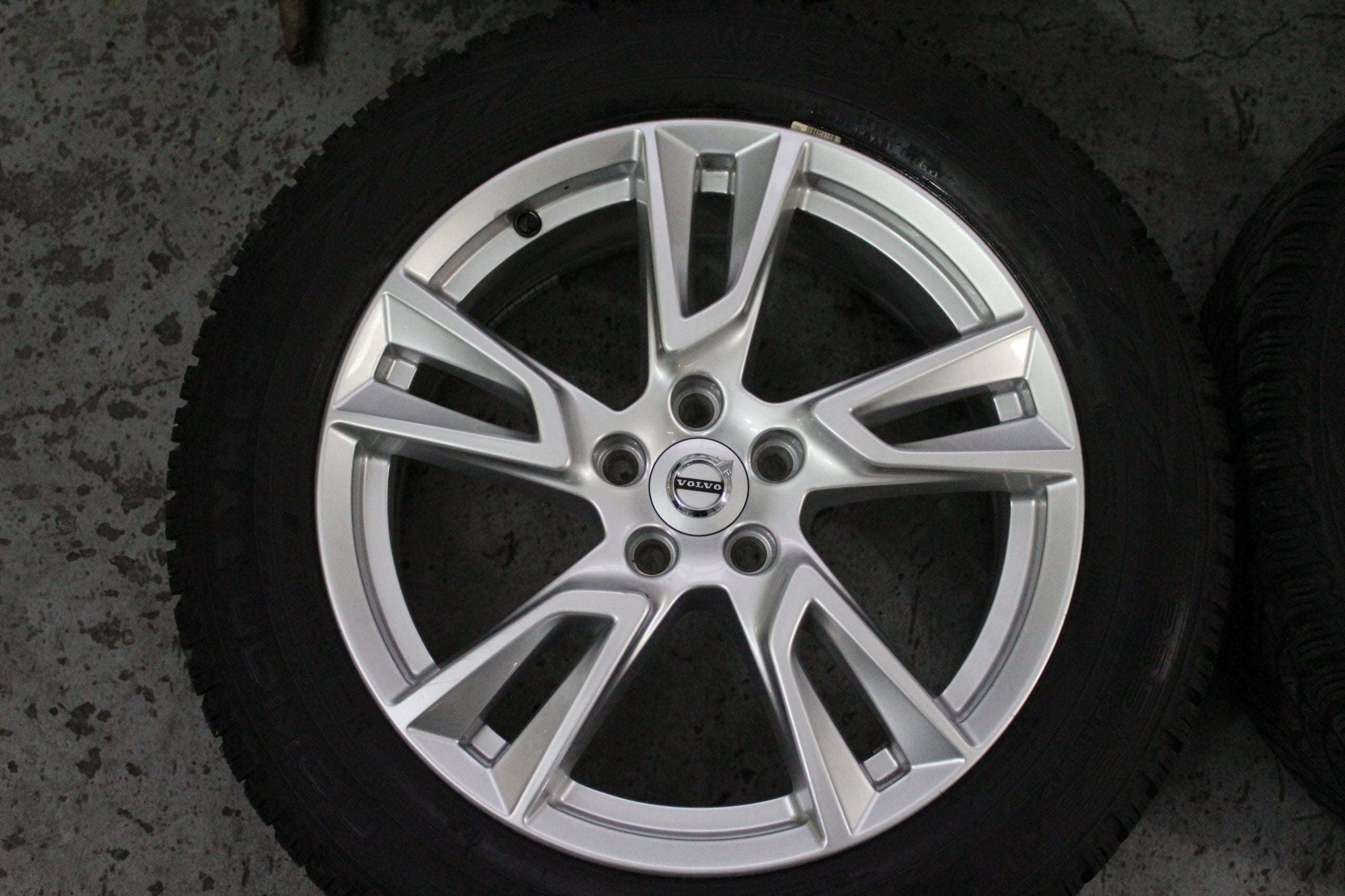 Alu Felge Volvo XC60 S90 XC40 Aluminum rim 18 Zoll 7.5J 5x108 50,5ET 31362866