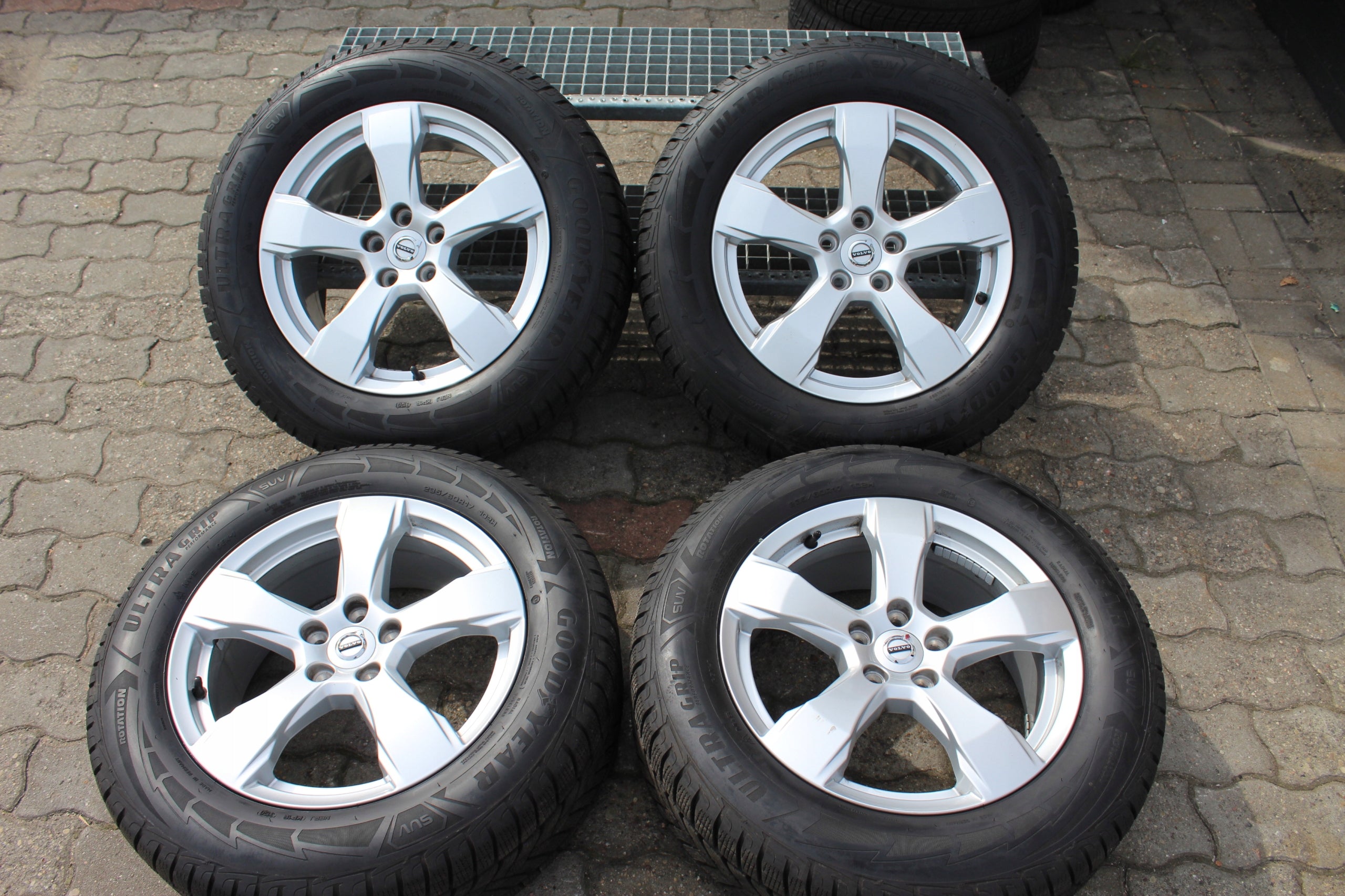 Alu Felge Volvo XC60 XC40 142 850 17 Zoll 7.5J 5x108 50,5ET 31423850