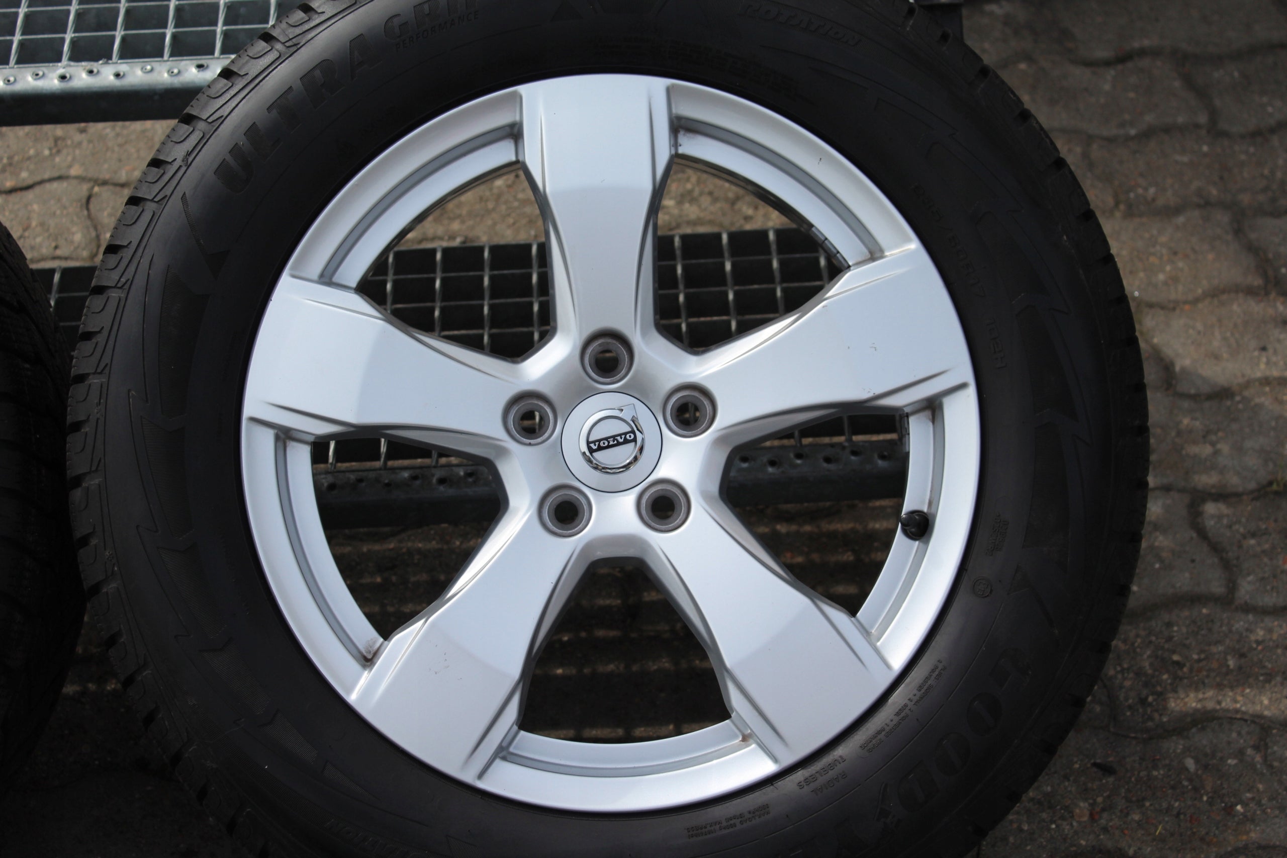 Alu Felge Volvo XC60 XC40 142 850 17 Zoll 7.5J 5x108 50,5ET 31423850