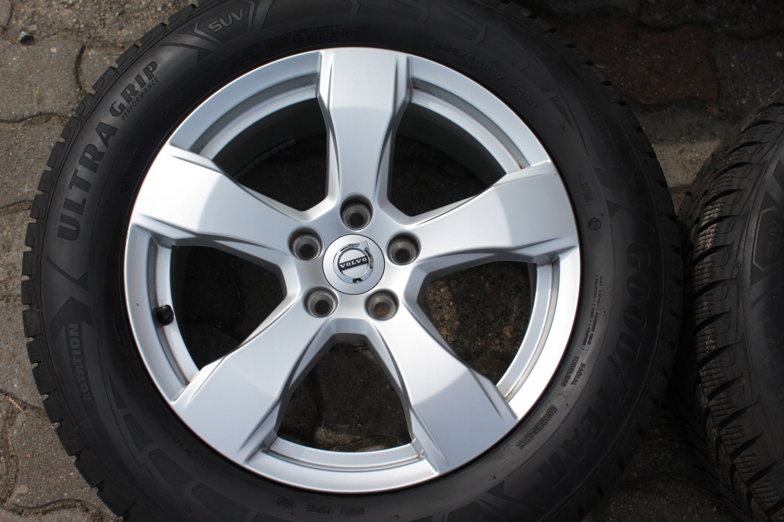 Alu Felge Volvo XC60 XC40 142 850 17 Zoll 7.5J 5x108 50,5ET 31423850