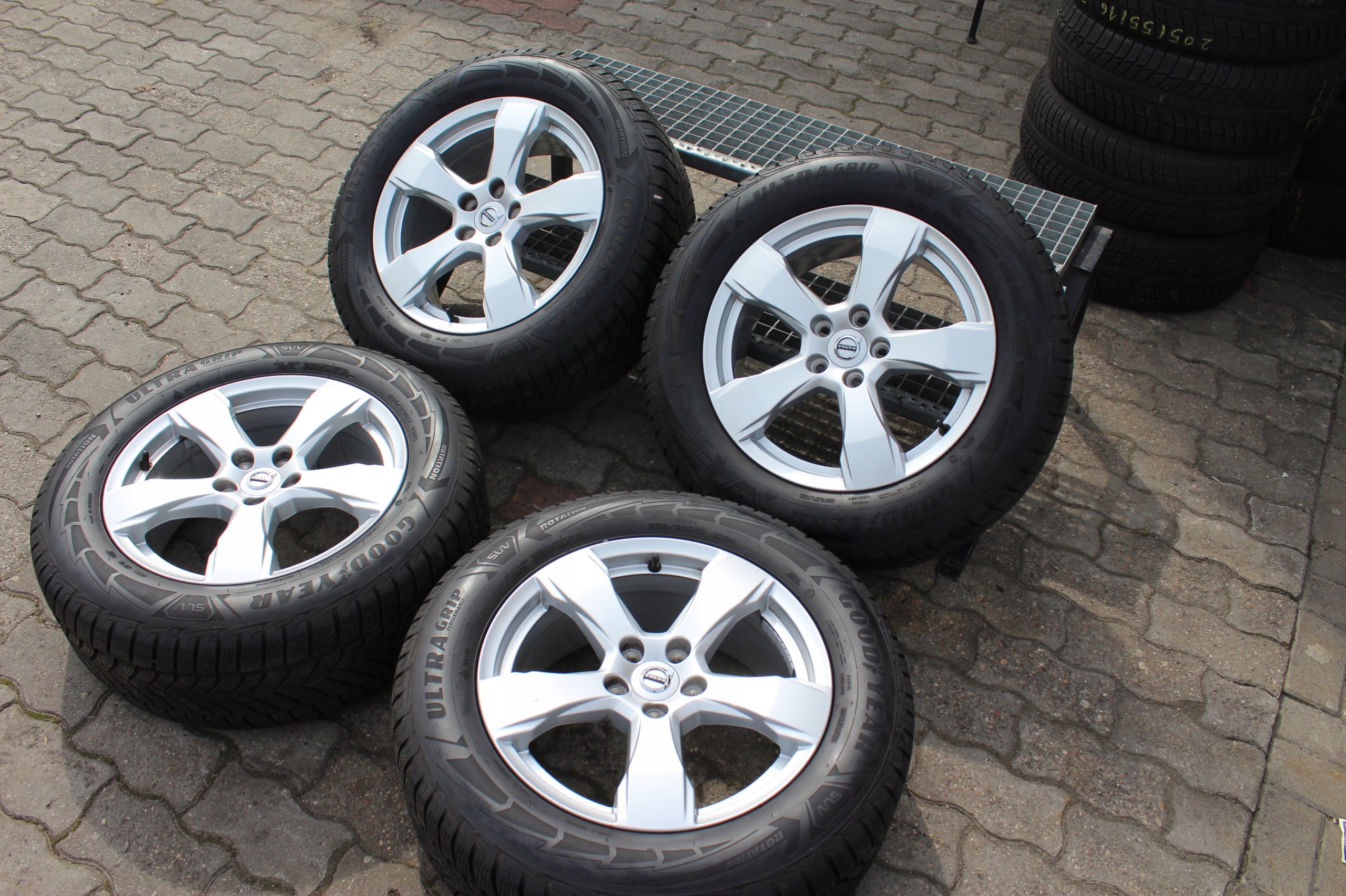 Alu Felge Volvo XC60 XC40 142 850 17 Zoll 7.5J 5x108 50,5ET 31423850