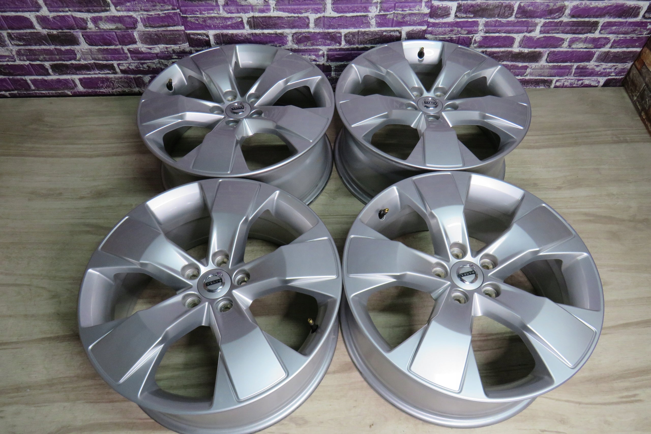  Alloy rim Volvo XC70 XC40 XC60 C70 XC90 18 inch 7.5J 5x108 50,5ET  product image