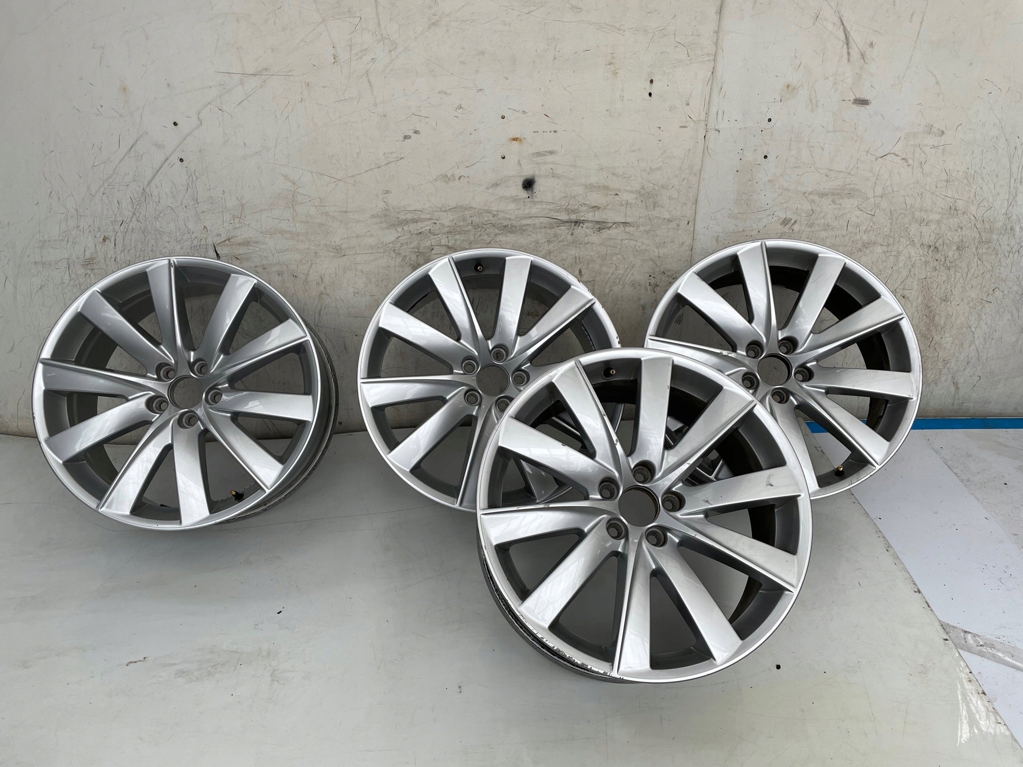 Alu Felge Volvo XC90 Aluminum rim 19 Zoll 8.0J 5x108 42,5ET 31362276